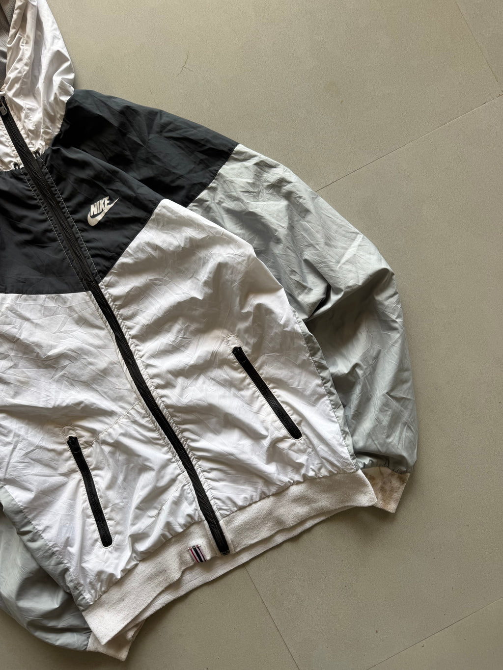 VINTAGE NIKE HOODED JACKET -