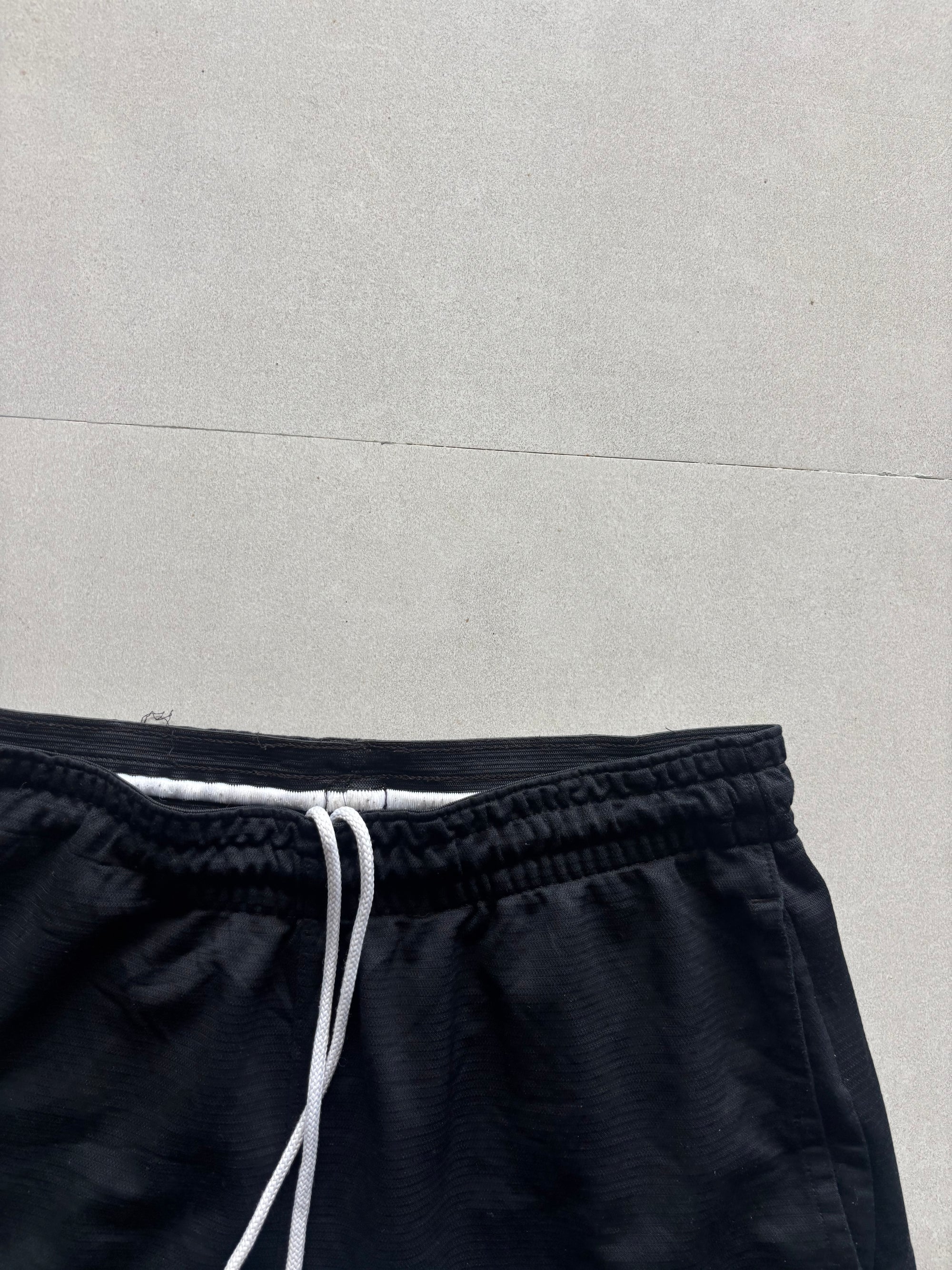 NIKE BIG SWOOSH SHORTS - M