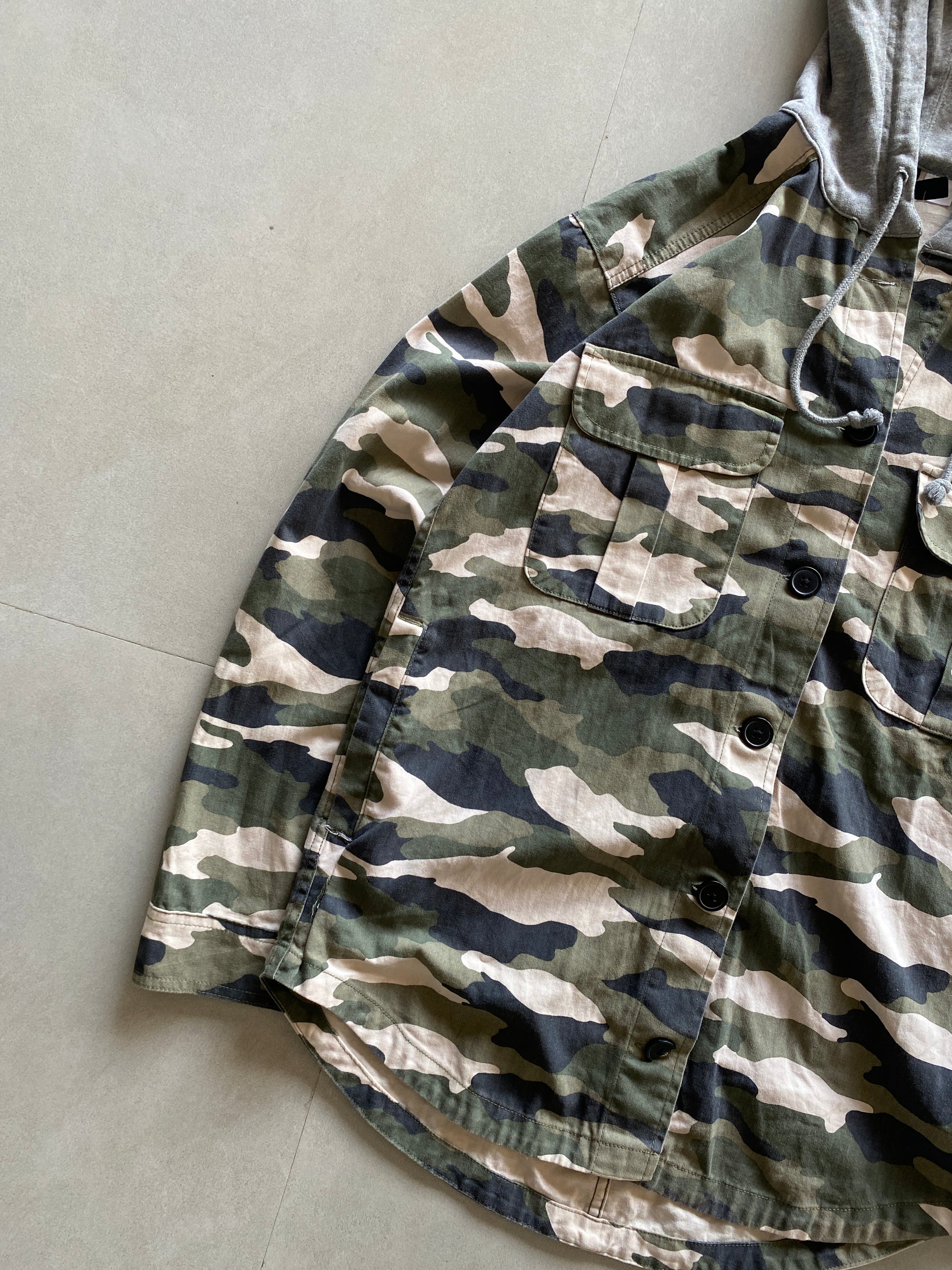H&M CAMOUFLAGE HOODED JACKET - S