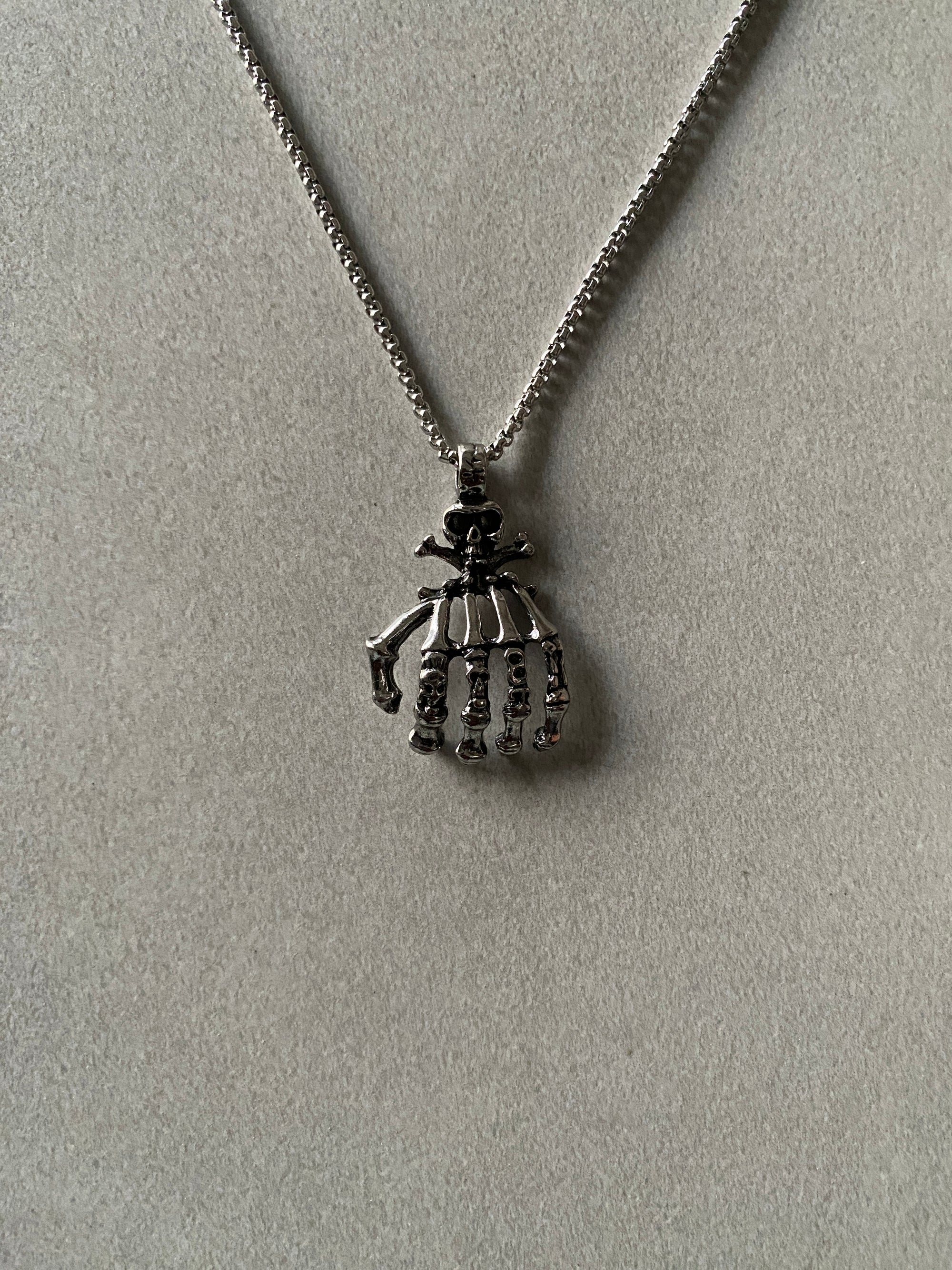 SKELTON HAND PENDANT CHAIN