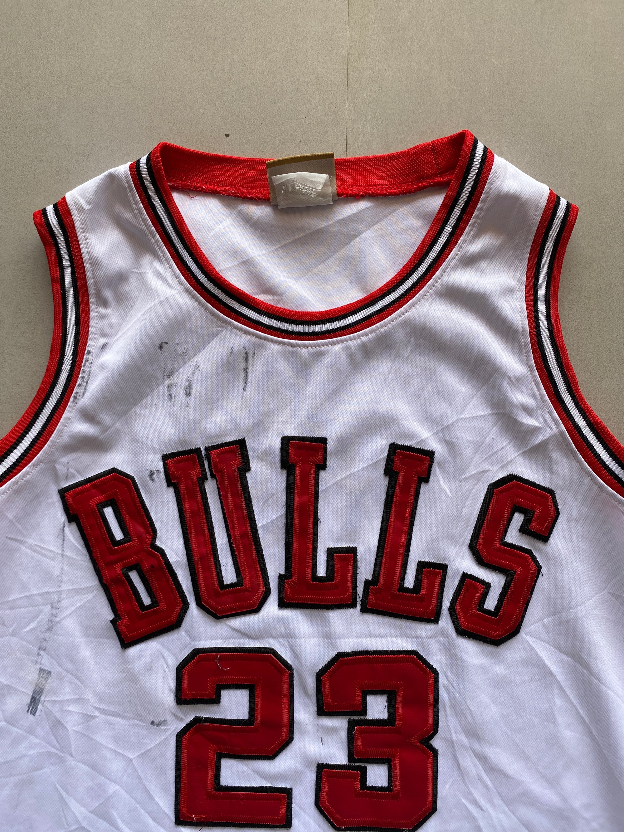BULLS JORDAN 23 BASKETBALL JERSEY - M