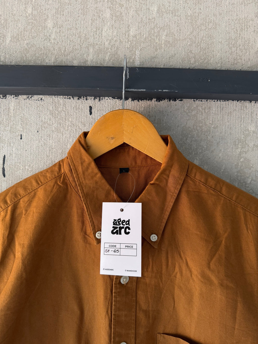 BROWN SHIRT - M ST65