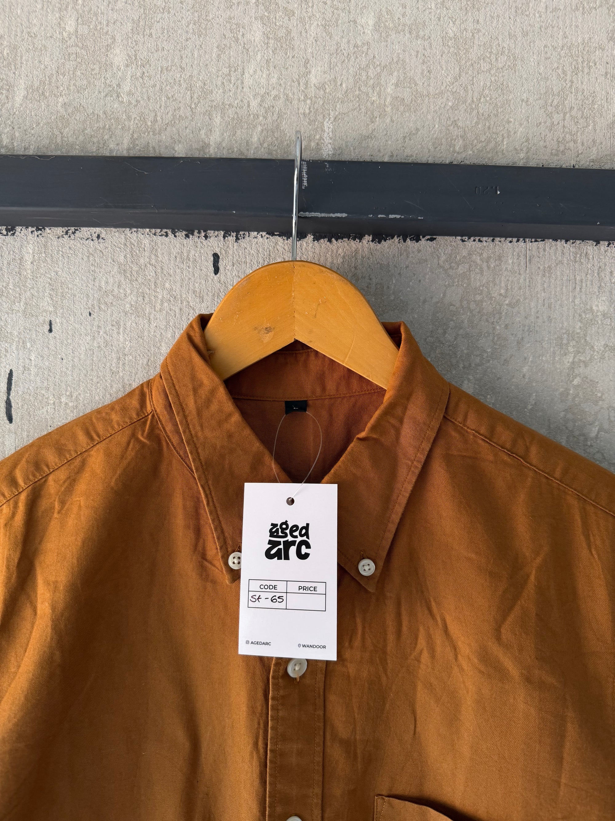 BROWN SHIRT - M ST65