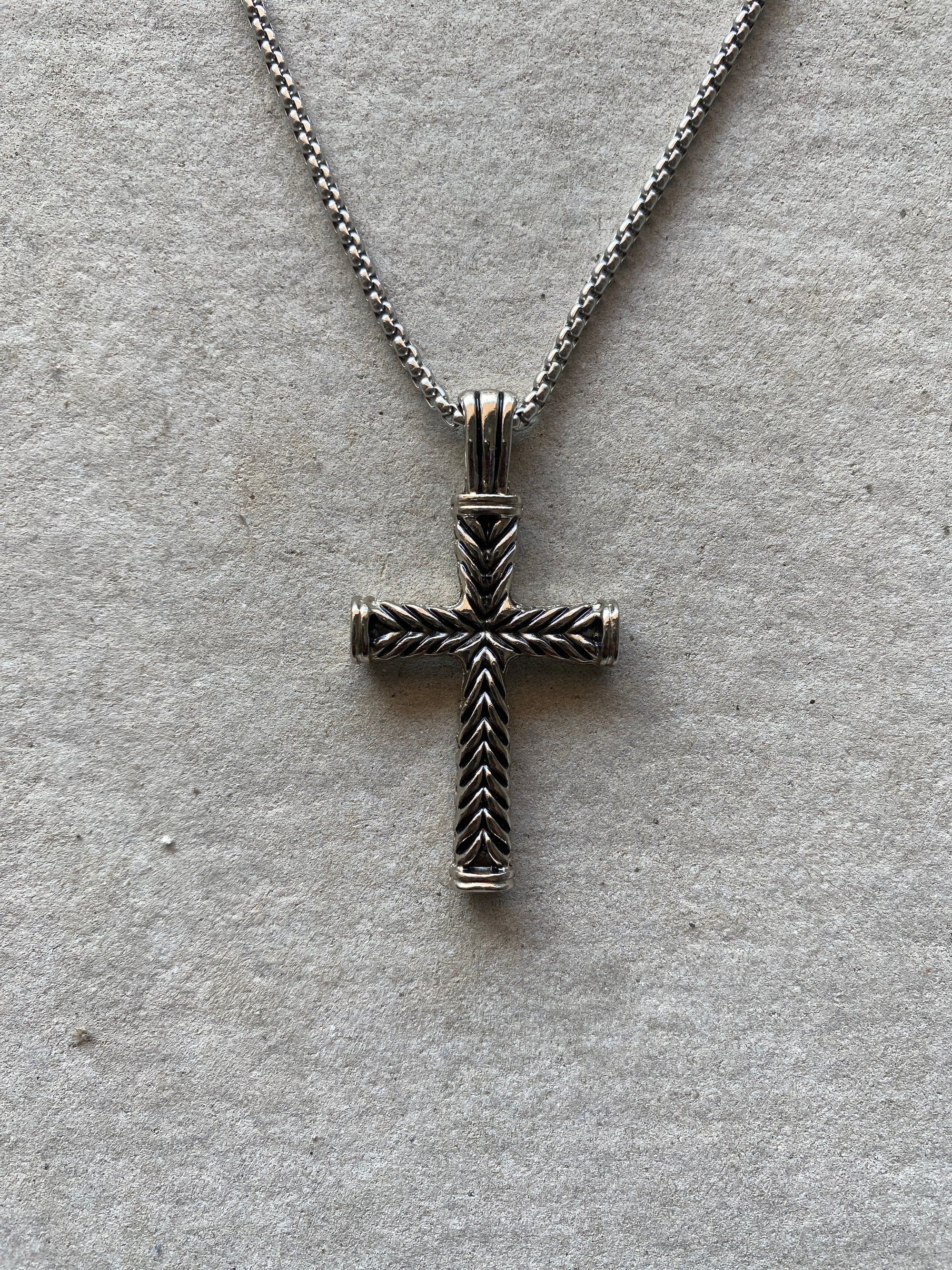 CROSS PENDANT CHAIN
