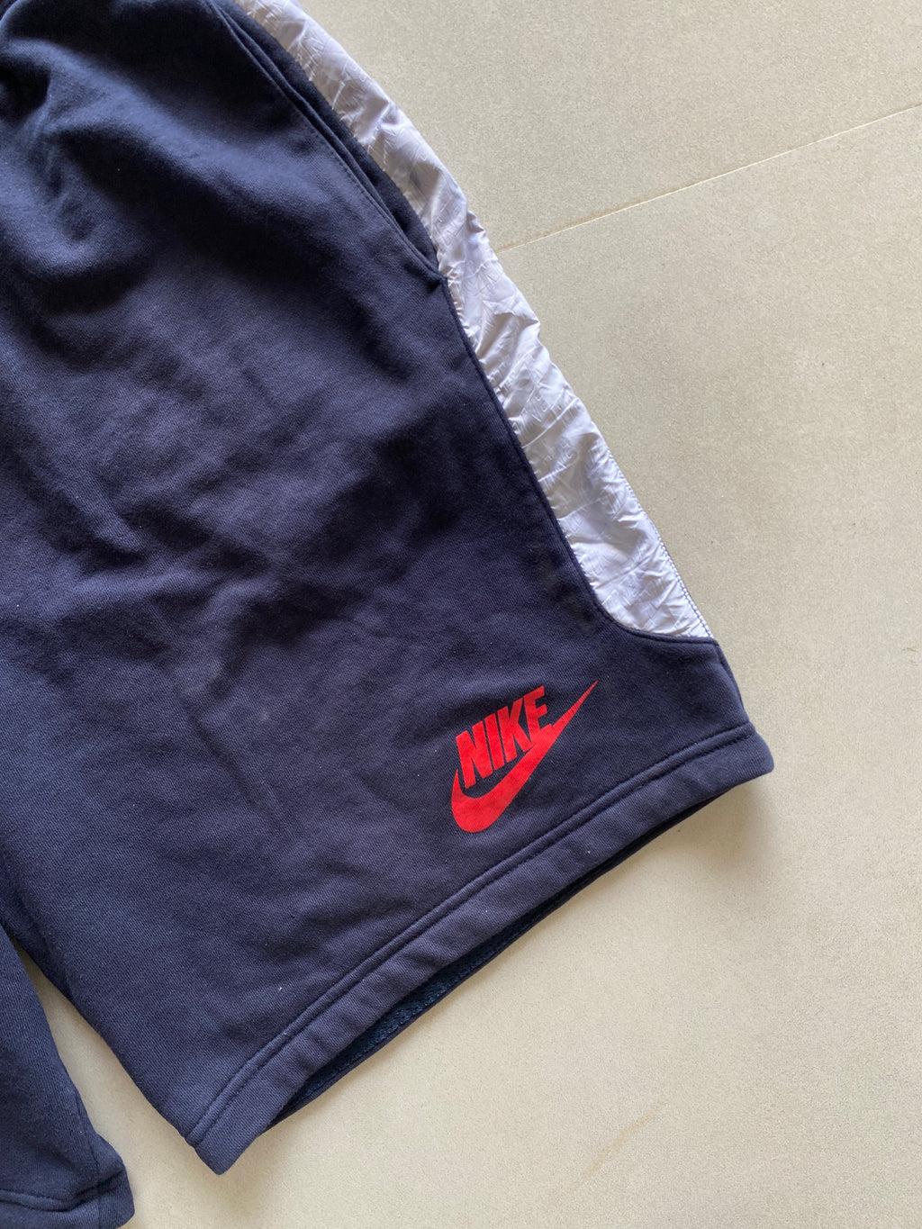 NIKE SWEAT SHORTS - M
