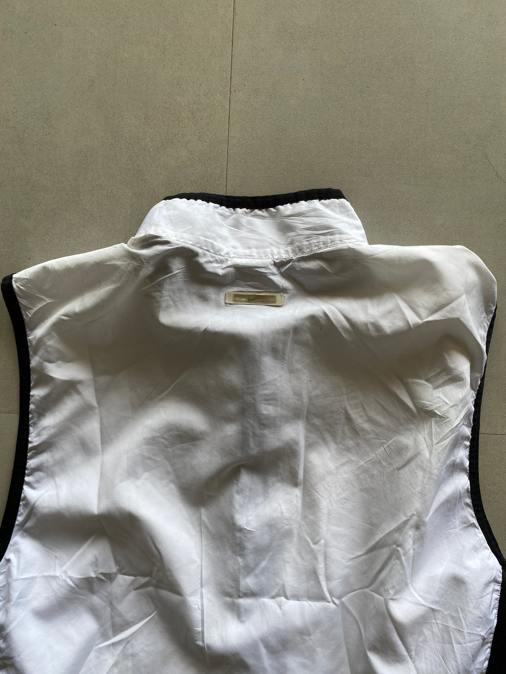 90S NIKE SLEEVE LESS JACKET - L