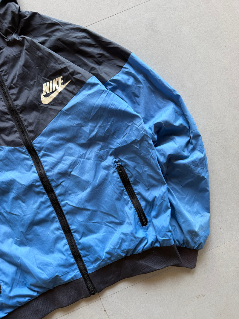 NIKE HOODED JACKET - M