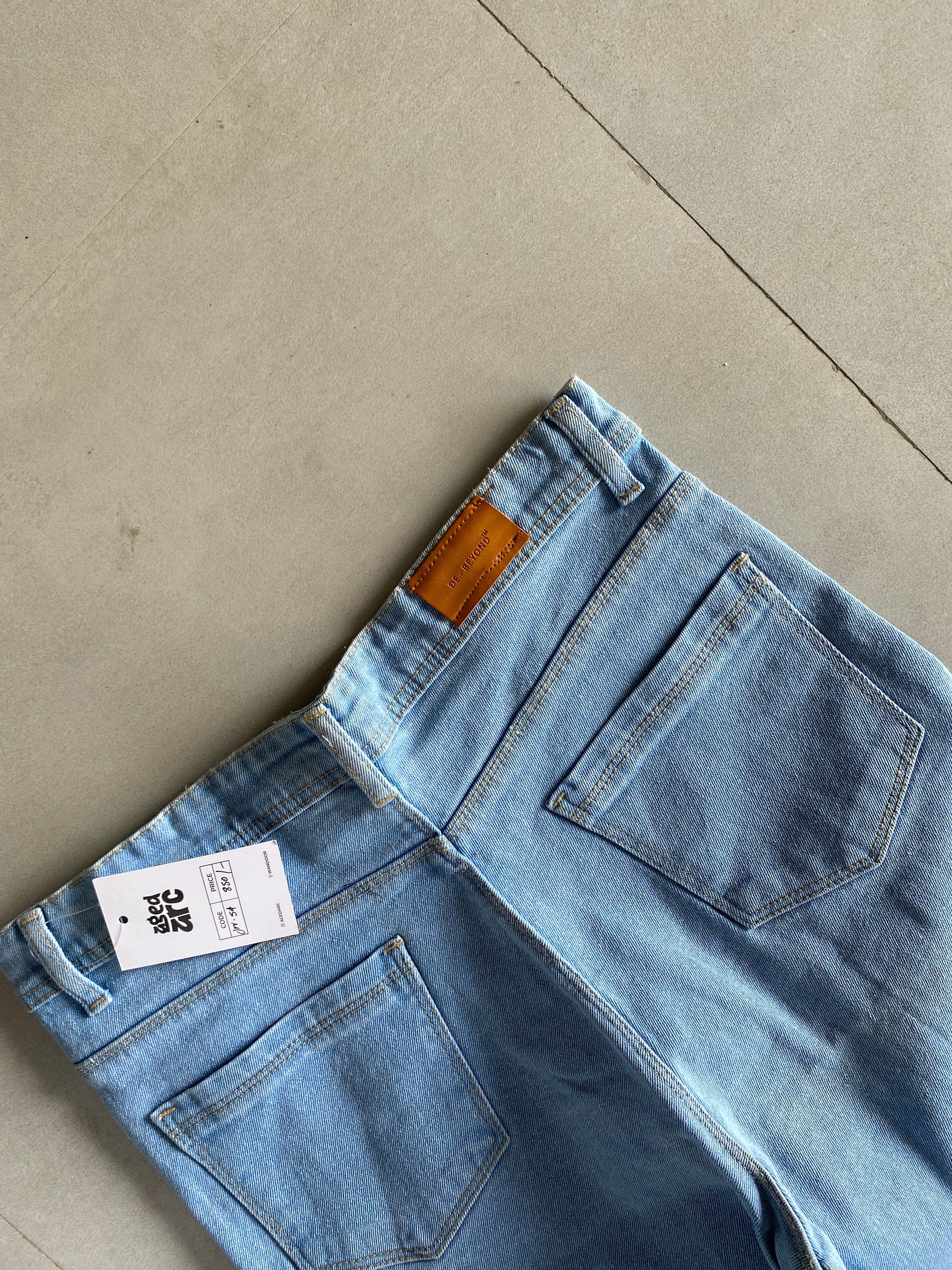 DISTRESSED BAGGY DENIM - XL