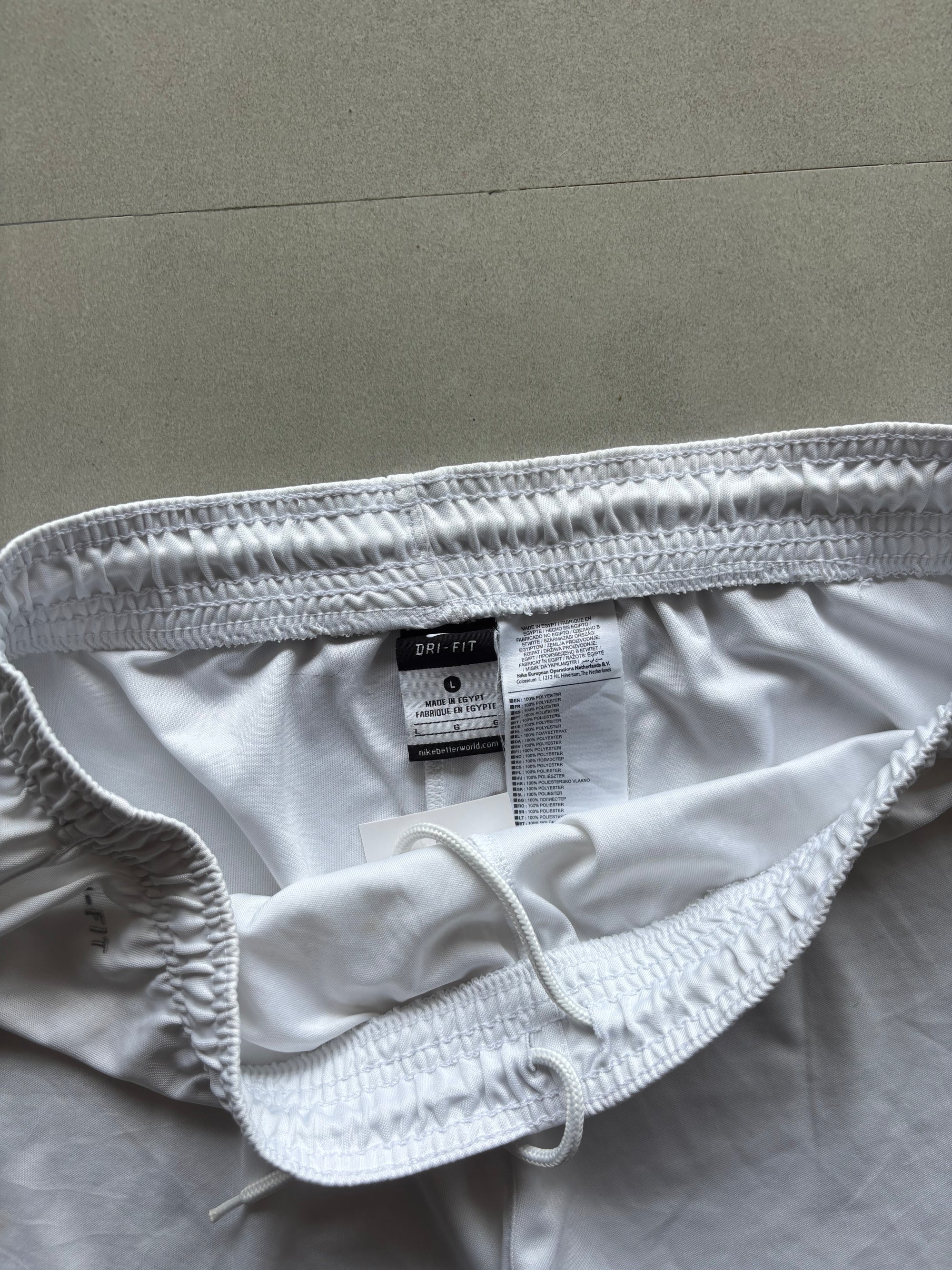 NIKE DRI-FIT SHORTS - M