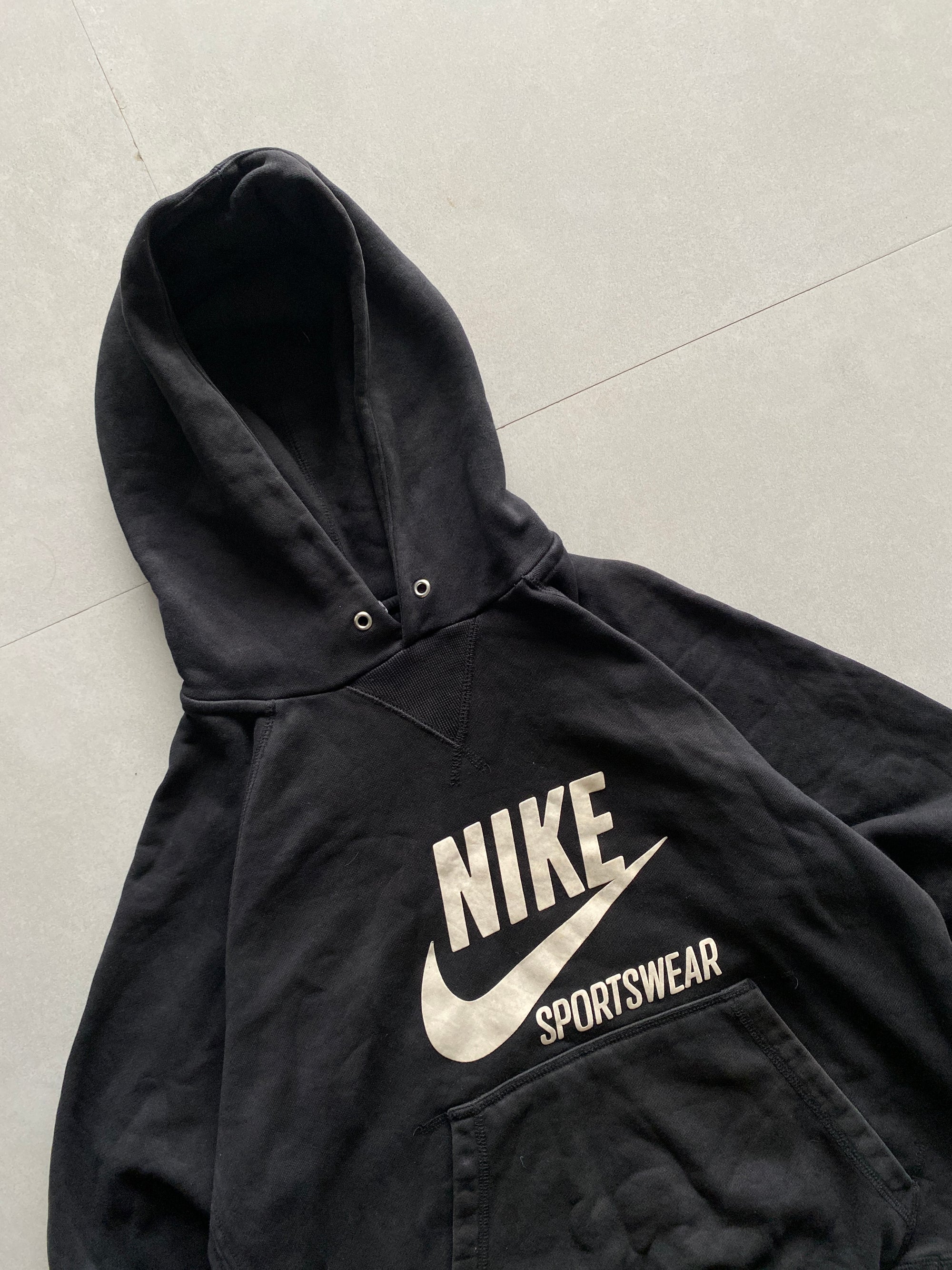 VINTAGE NIKE HOODIE - M