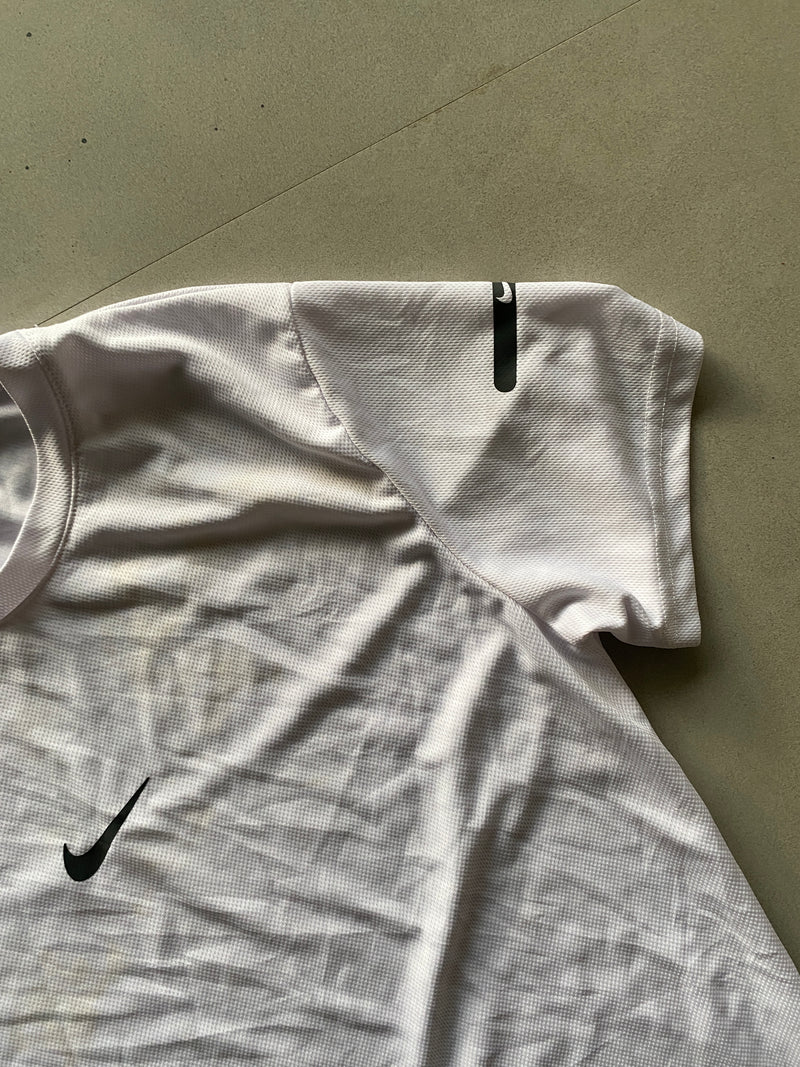 NIKE CENTER SWOOSH DRI FIT TEE -