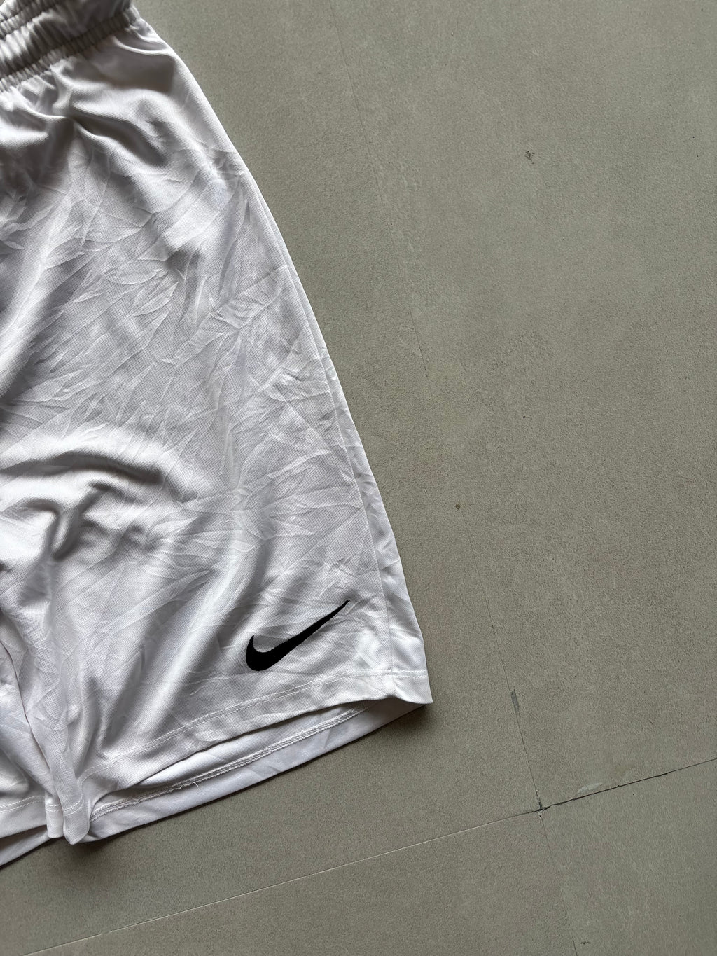 NIKE DRI-FIT SHORTS - M