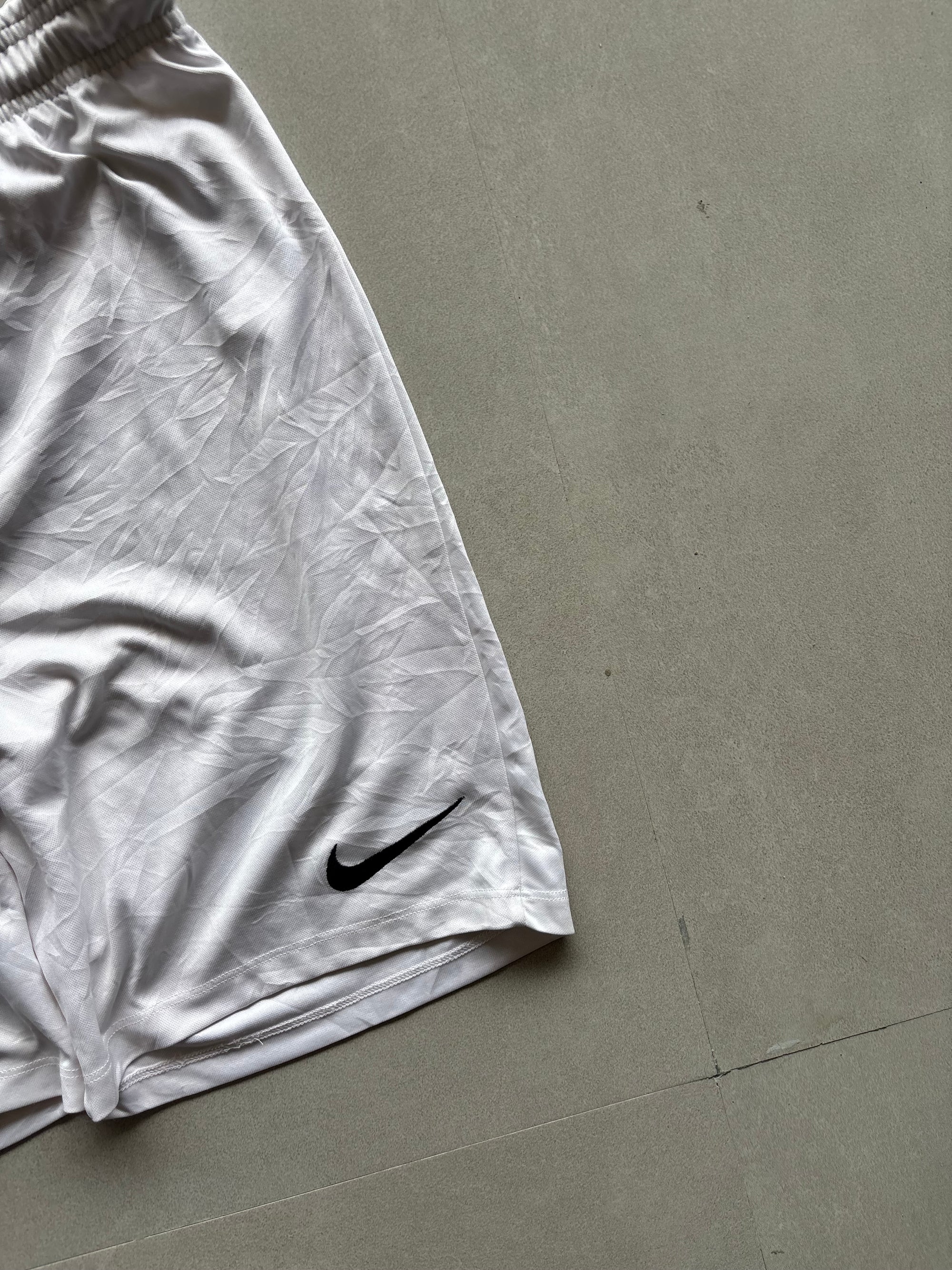 NIKE DRI-FIT SHORTS - M
