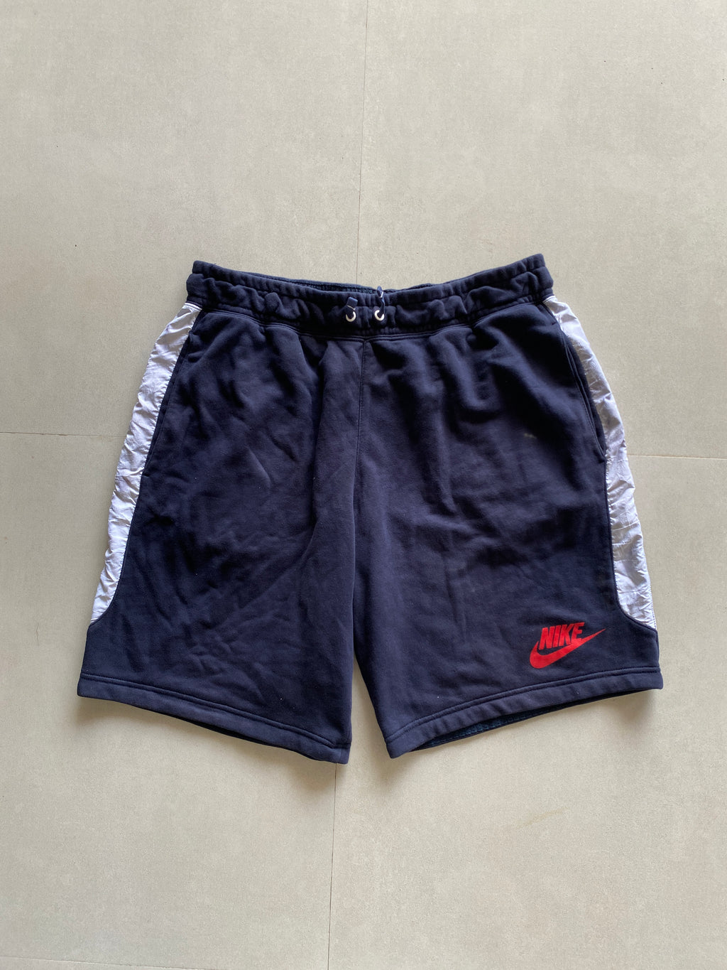 NIKE SWEAT SHORTS - M