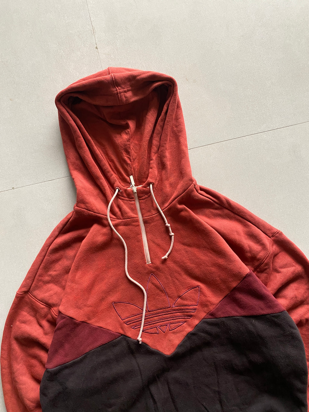 VINTAGE ADIDAS HOODIE - M