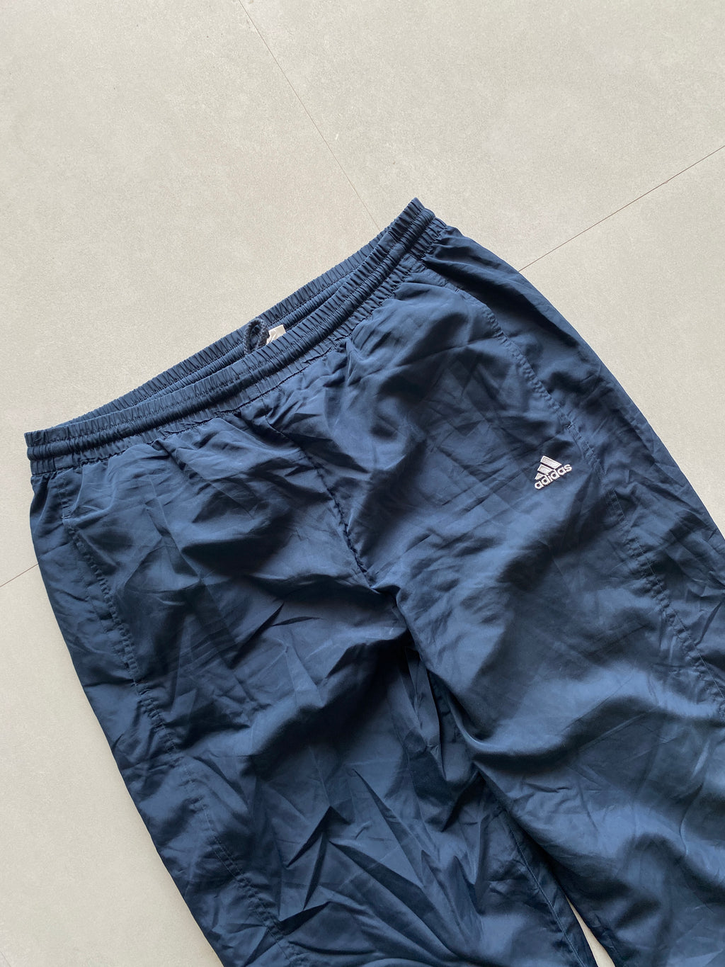 ADIDAS STRIPED BAGGY TRACK PANT - M