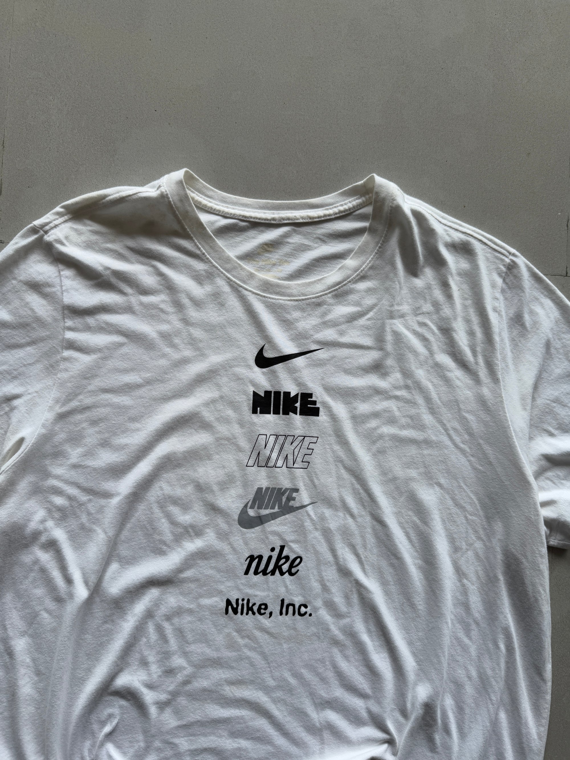 NIKE MULTI LOGO TEE - XL