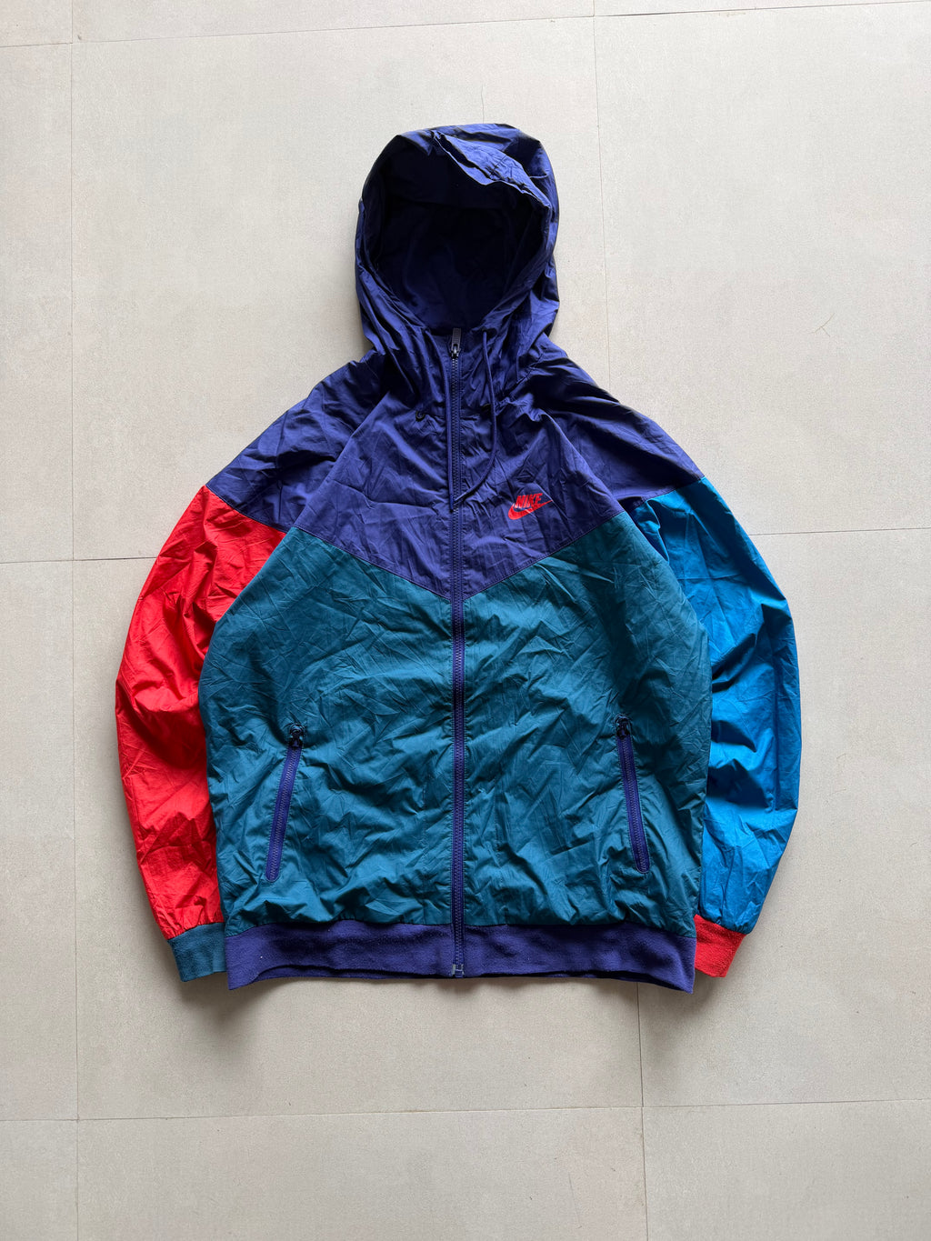 VINTAGE NIKE HOODED JACKET - L