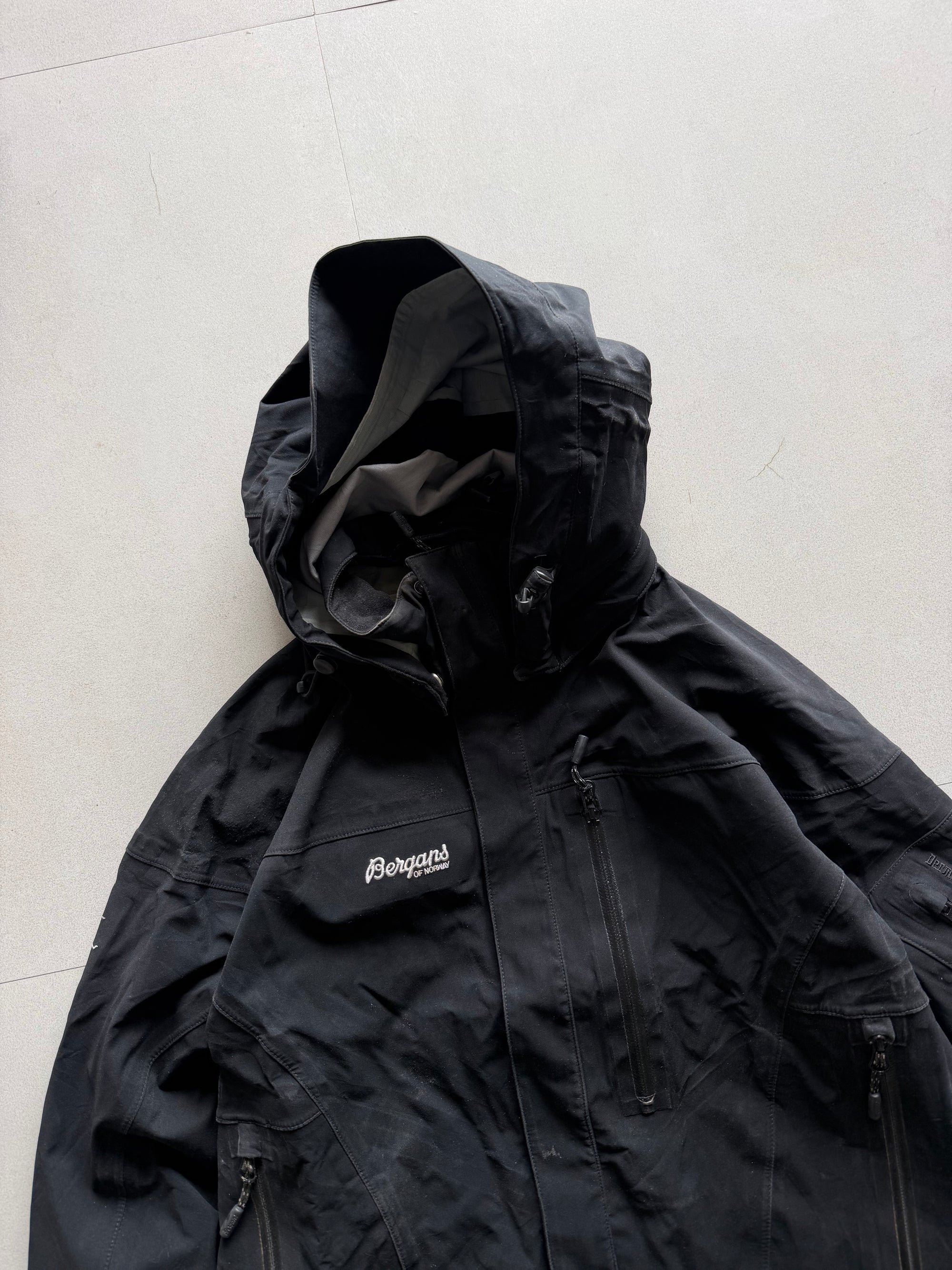 BURGANGS TACTICAL HOODED HIKING JACKET - M