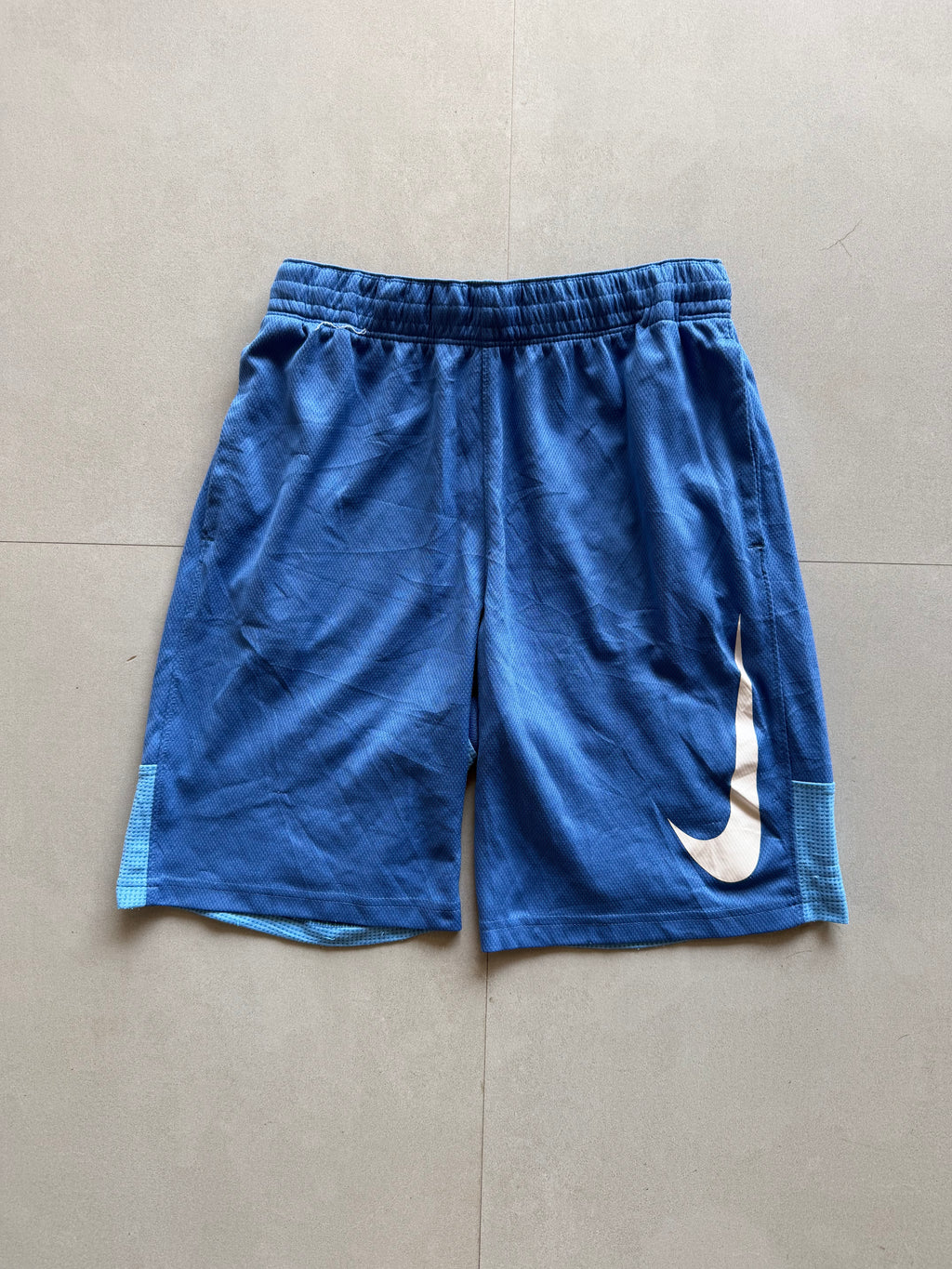 NIKE BIG SWOOSH SHORTS - M