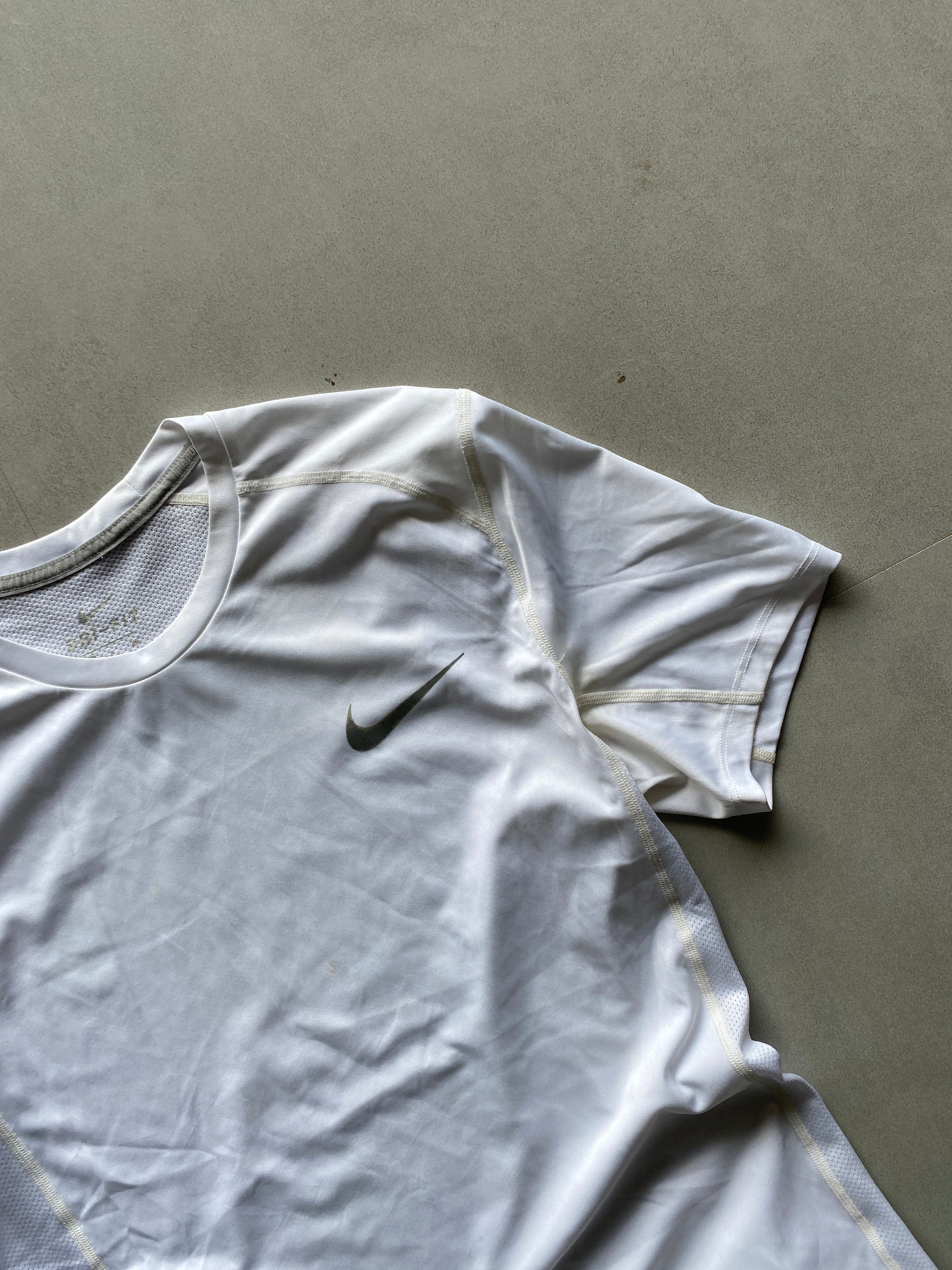 NIKE COMPRESSION TEE - S