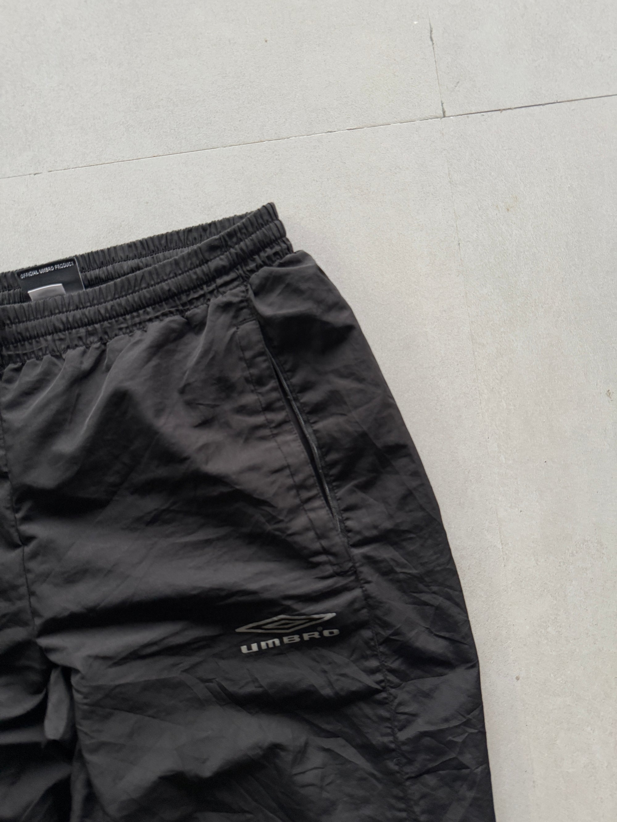 VINTAGE UMBRO TRACK PANTS - M
