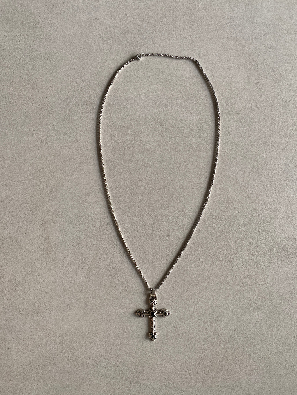 GOTHIC CROSS PENDANT CHAIN