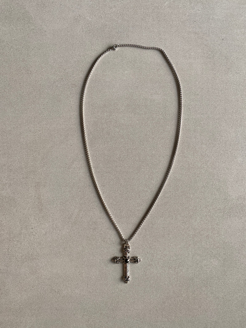 GOTHIC CROSS PENDANT CHAIN
