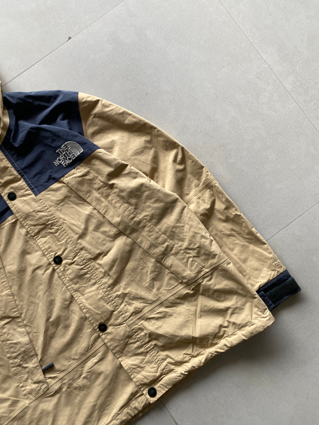 THE NORTH FACE HYVENT JACKET - L