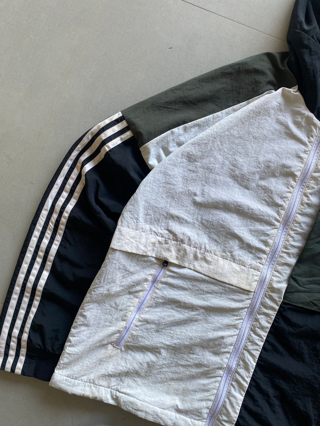 ADIDAS STRIPED JACKET - M