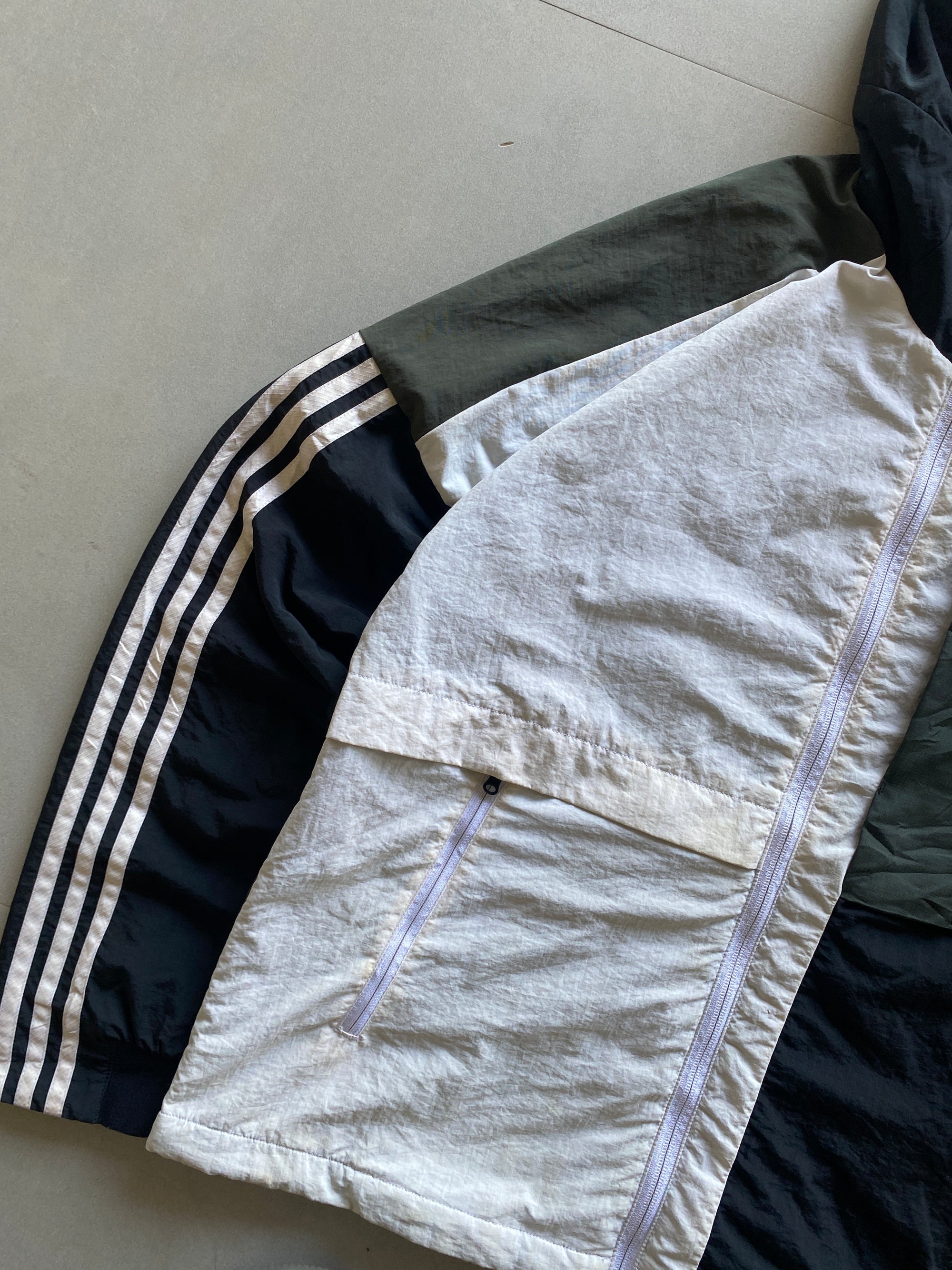 ADIDAS STRIPED JACKET - M