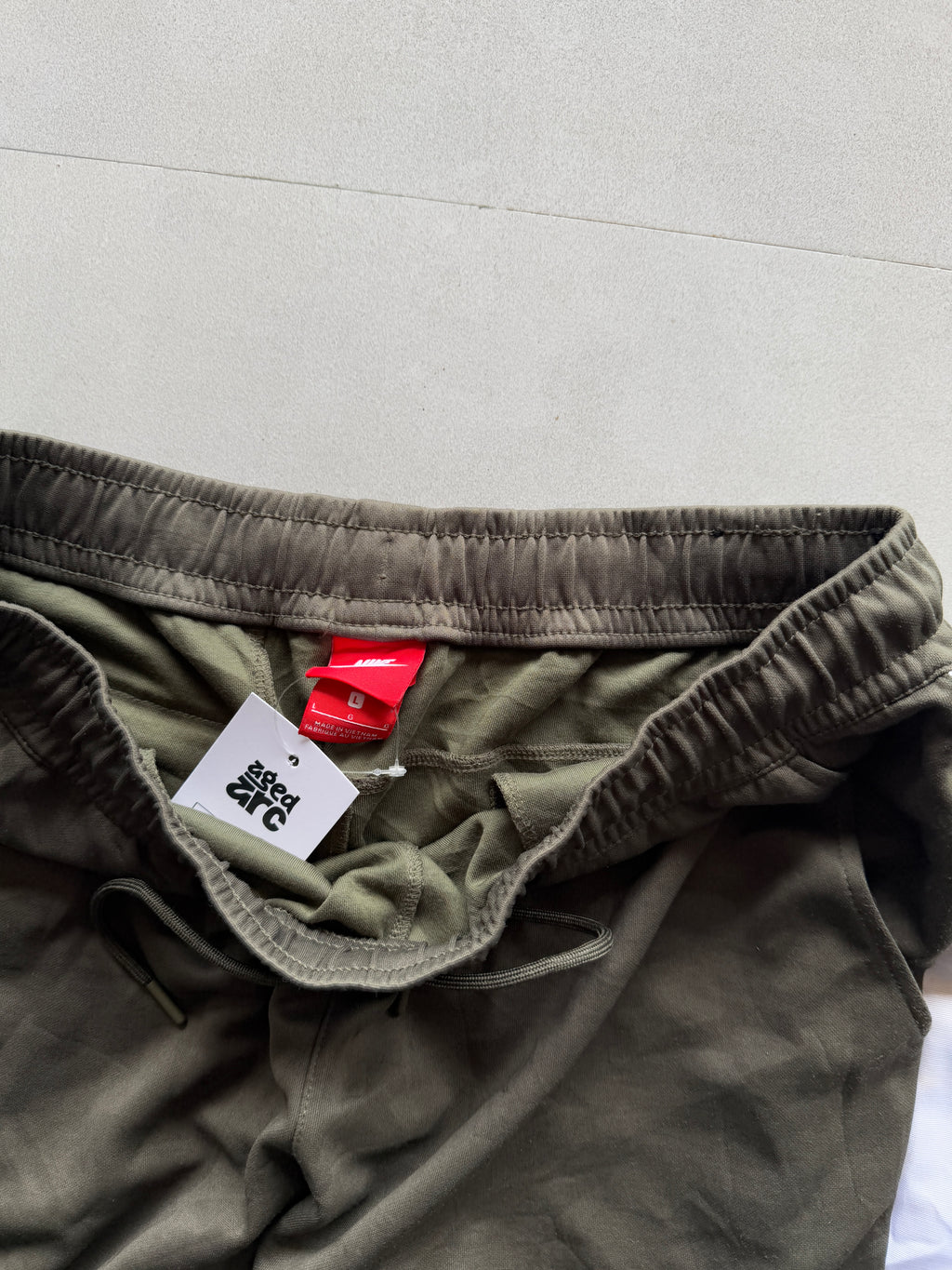 NIKE SWEAT PANTS - M