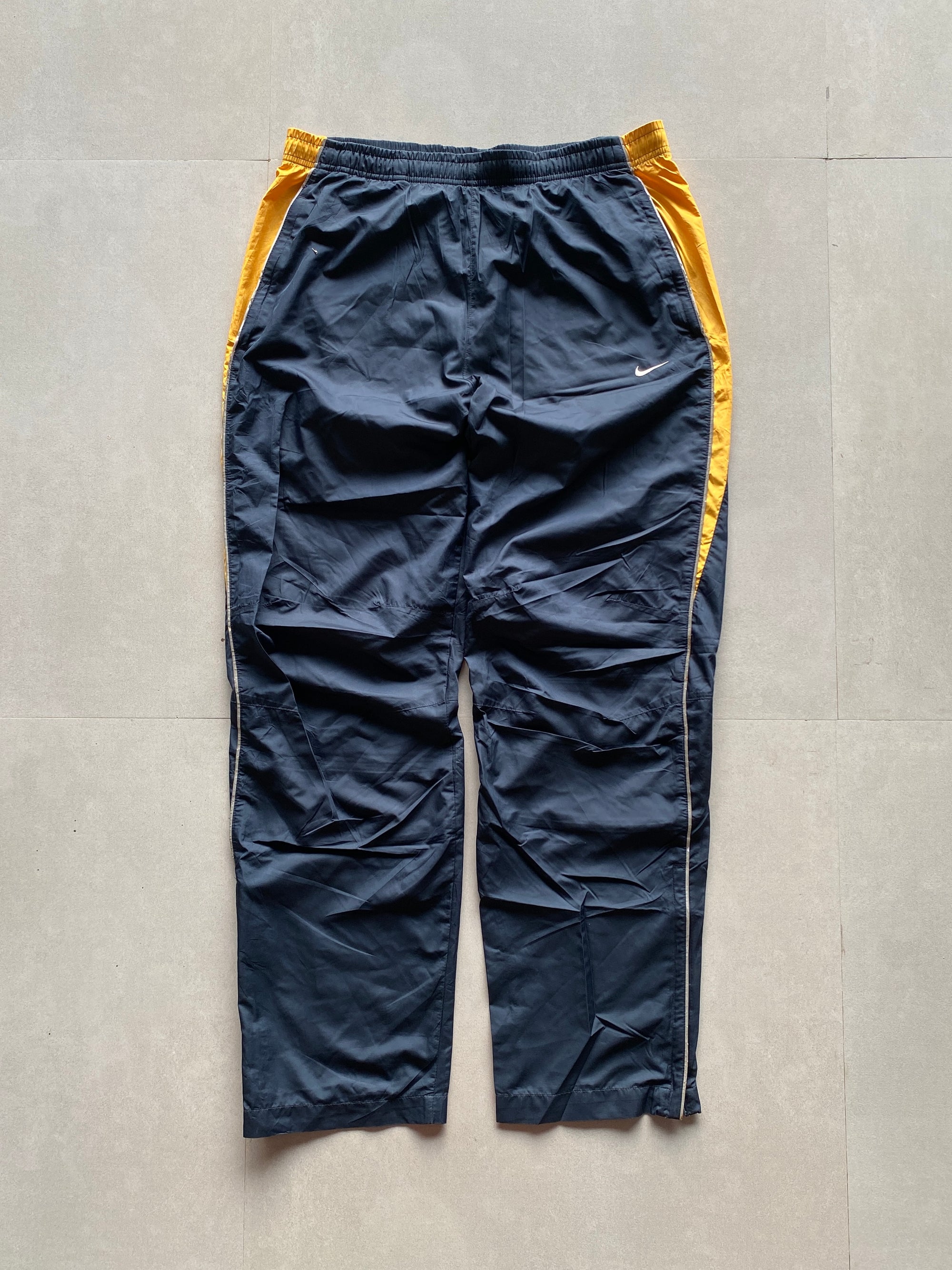 NIKE BAGGY TRACK PANT - M