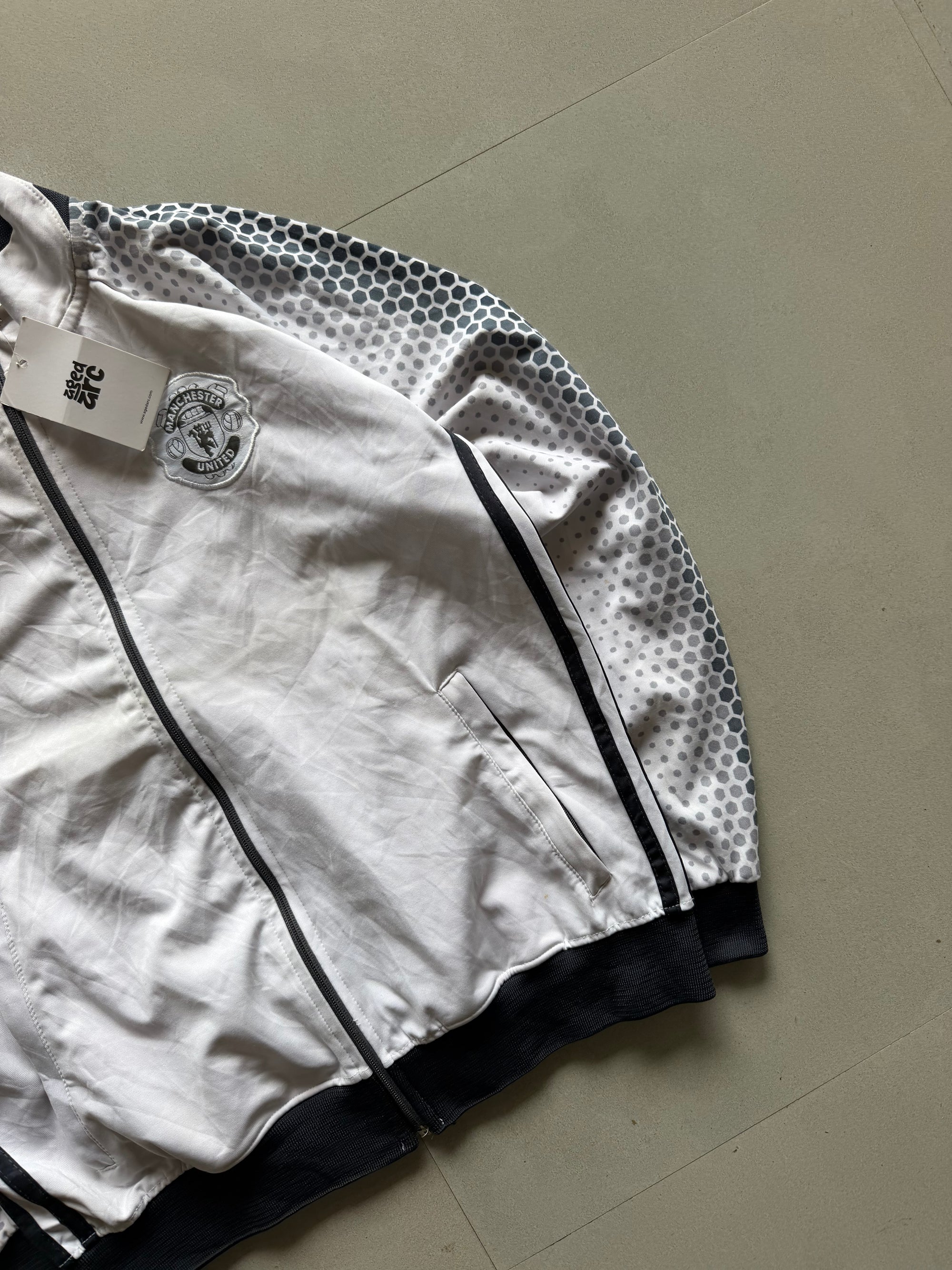 ADIDAS MANCHESTER UNITED JACKET -