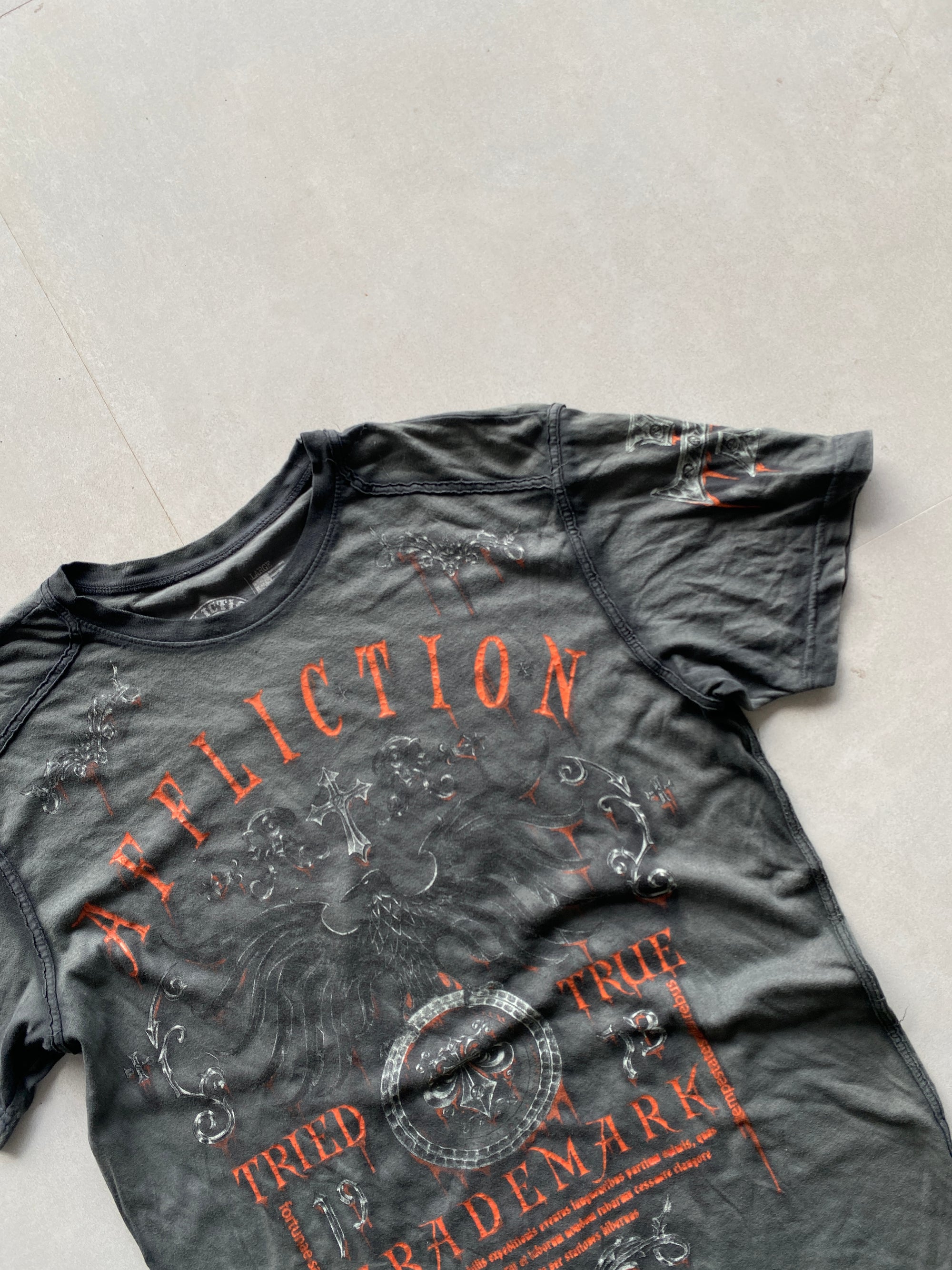 AFFLICTION TEE - M