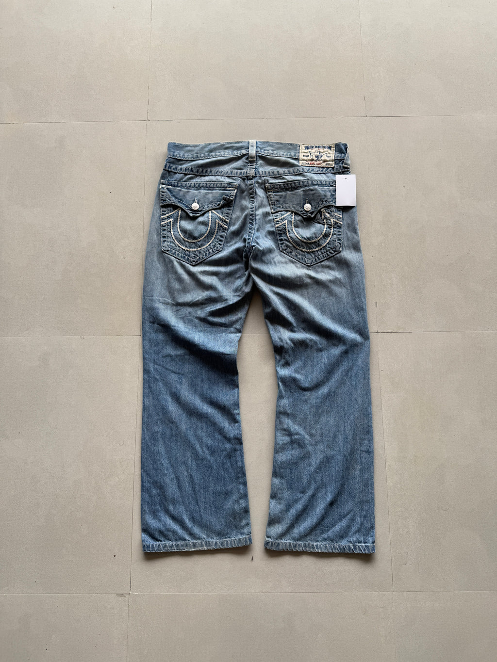 TRUE RELIGION DISTRESSED DENIM - L
