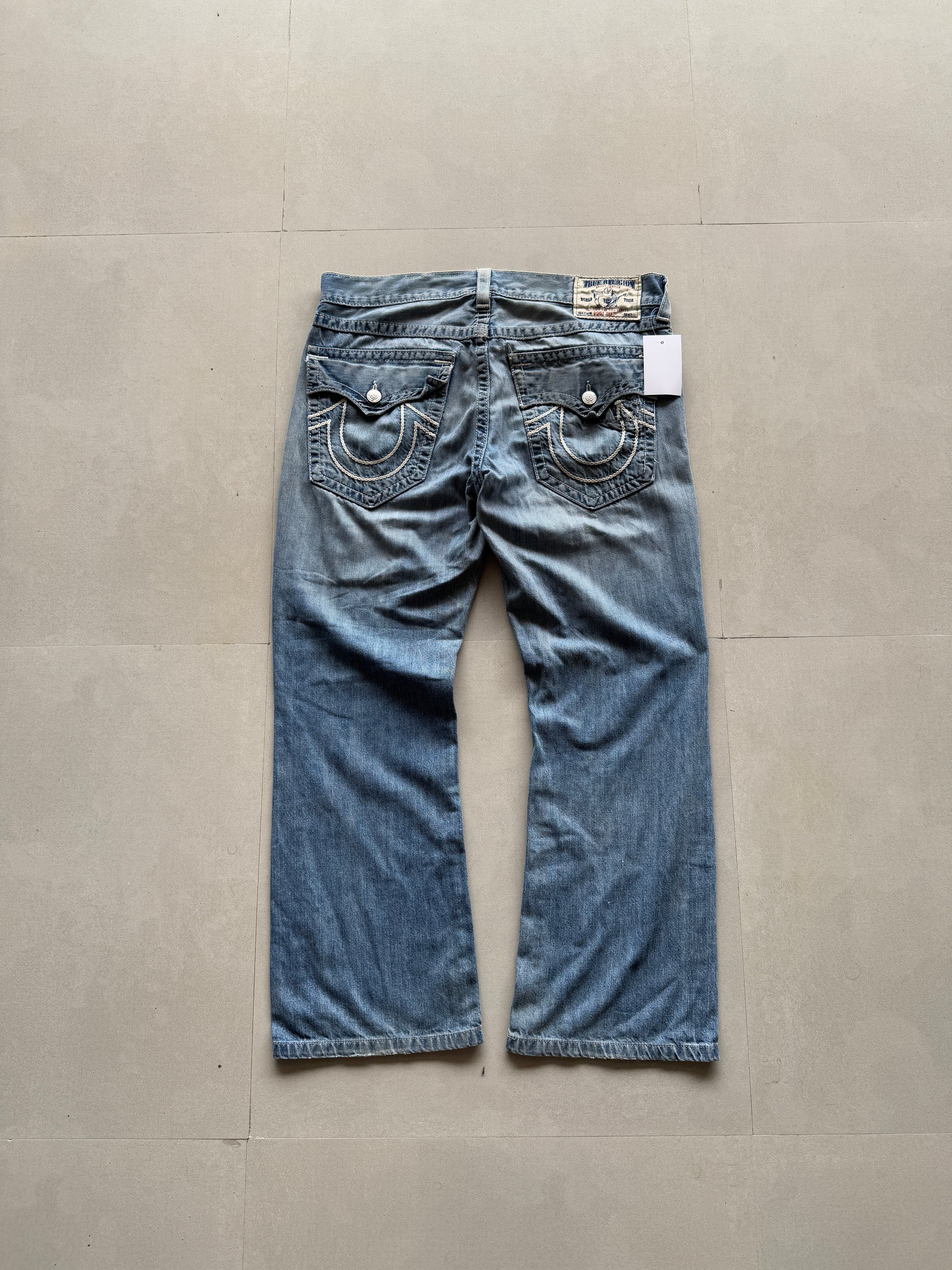 TRUE RELIGION DISTRESSED DENIM - L