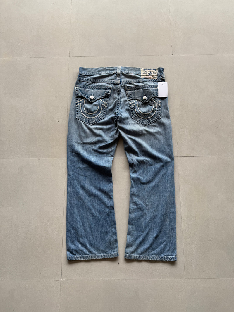TRUE RELIGION DISTRESSED DENIM - L
