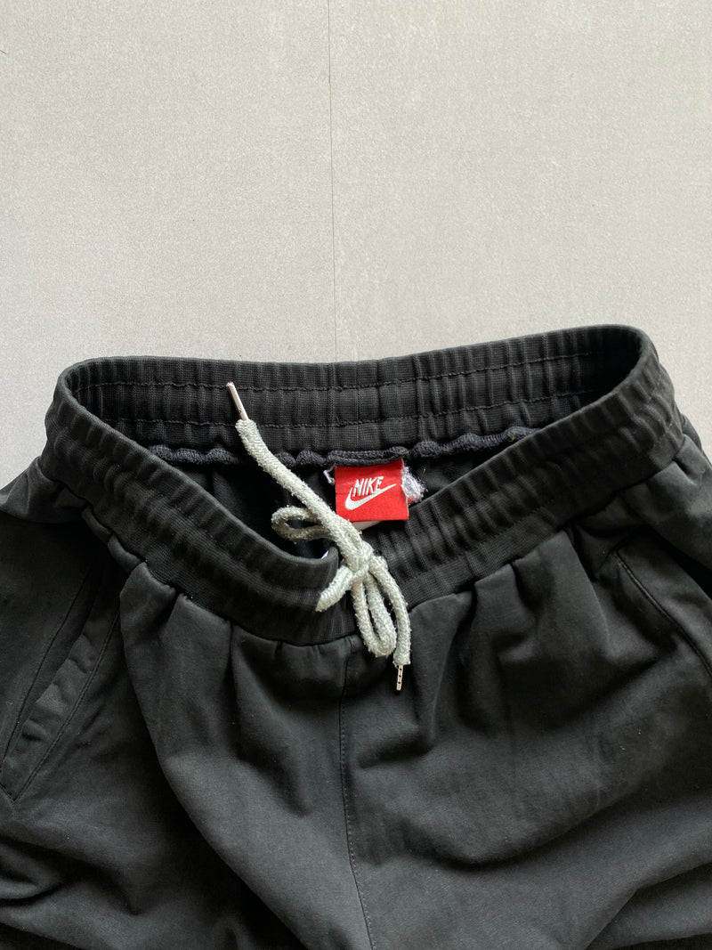 NIKE BIG LOGO SHORTS - S