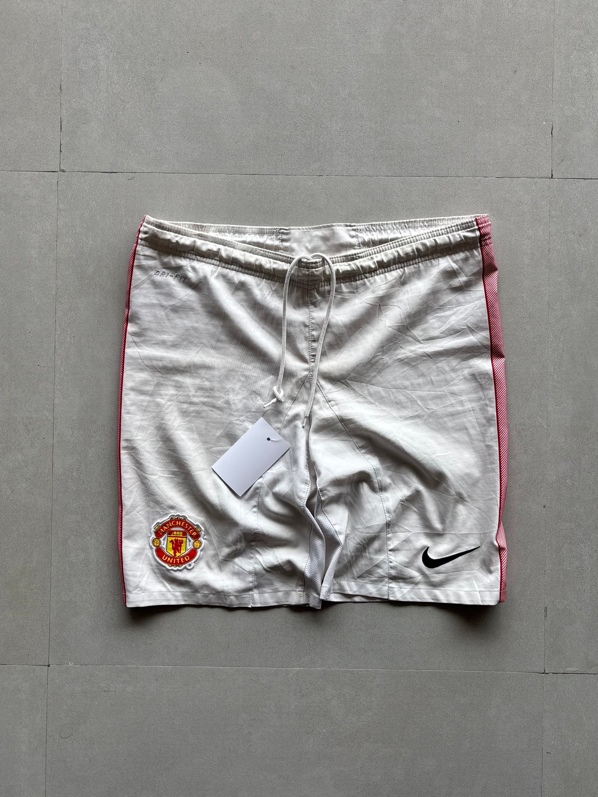 NIKE MANU SHORTS - M