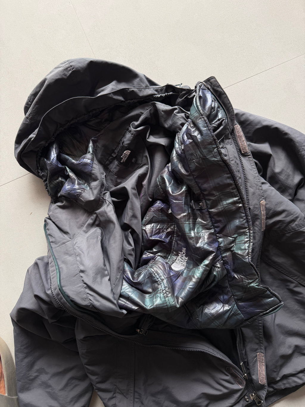 THE NORTH FACE 2 IN 1 JACKET - L