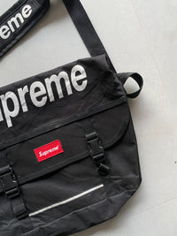 SUPREME SLING BAG
