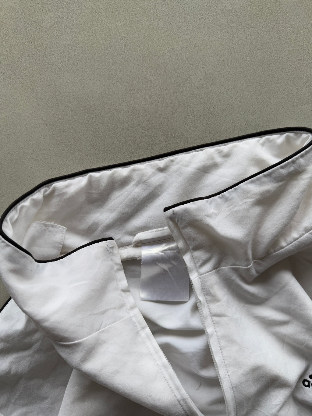 ADIDAS WHITE TRACK JACKET - M