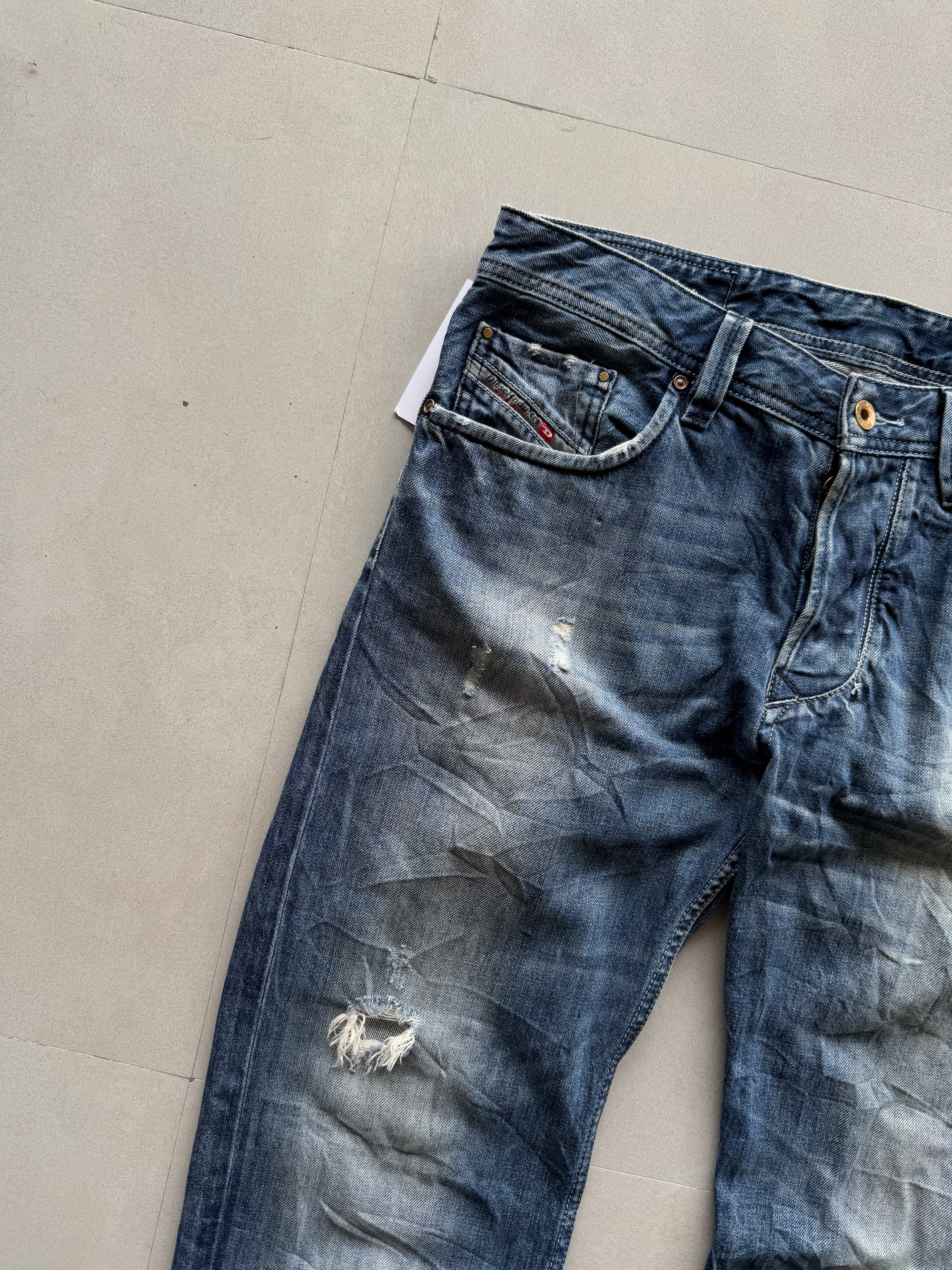 DIESEL INDUSTRY SCRATCHED HEAVY DENIM - M