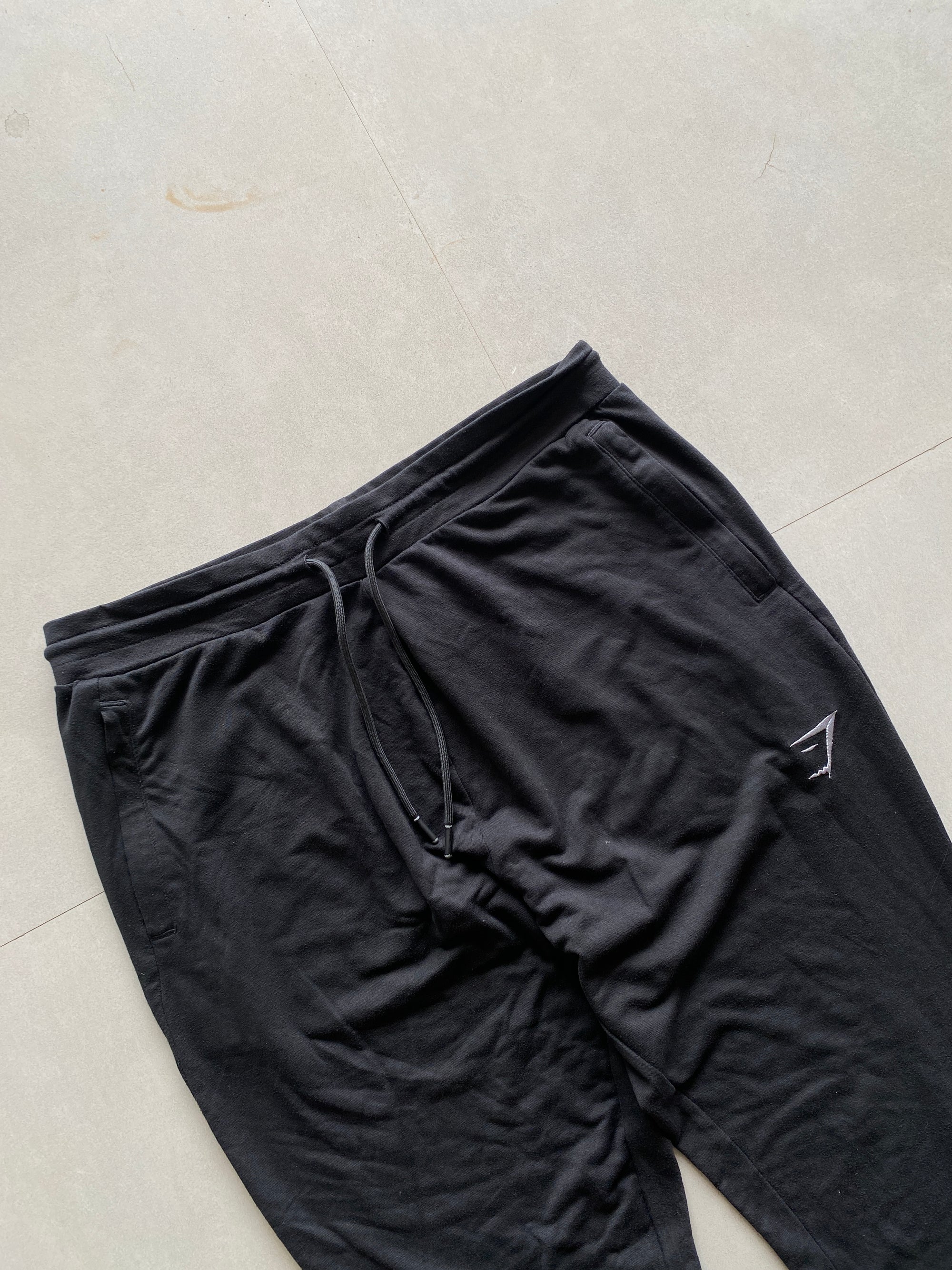 GYM SHARK SWEAT PANTS - L