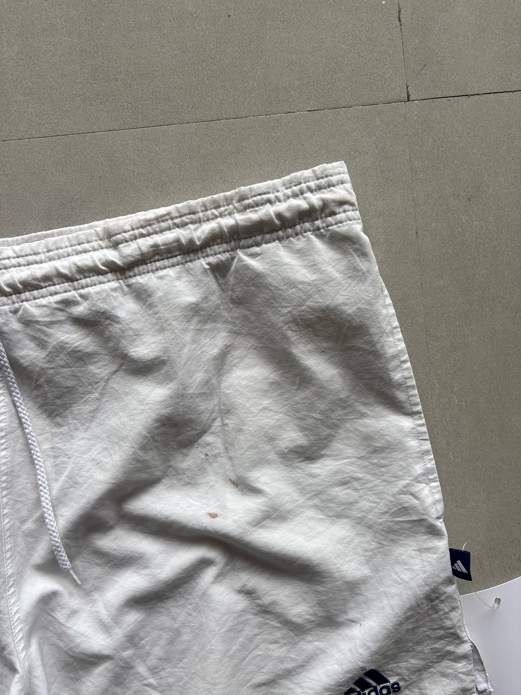 ADIDAS WHITE SHORTS - XL