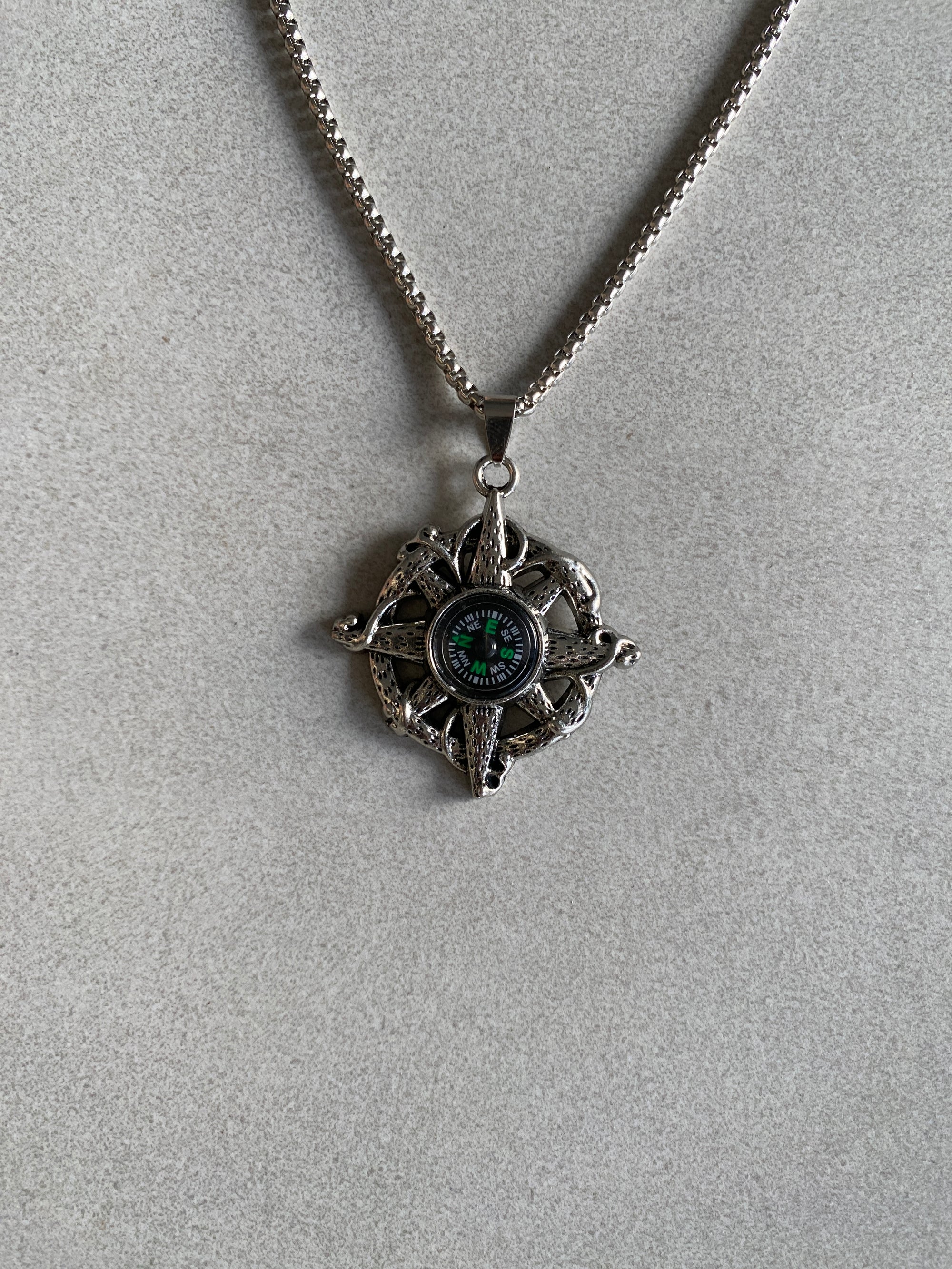COMPASS PENDANT CHAIN