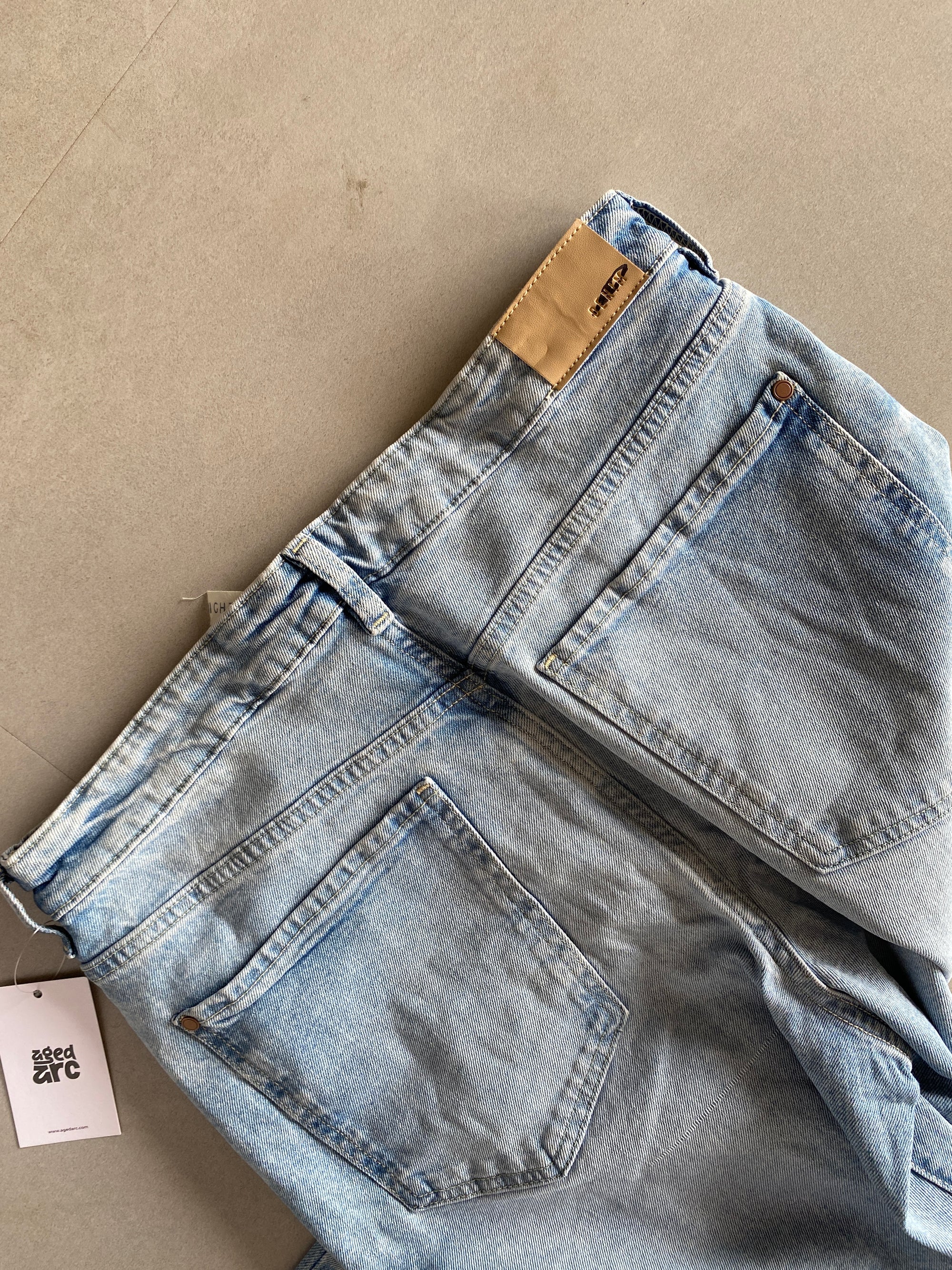 STRIGHT FIT DENIM - M
