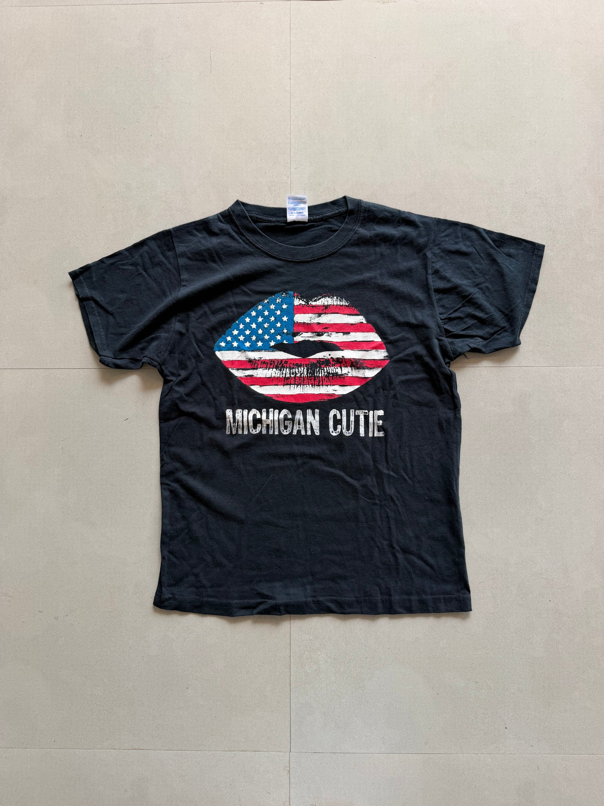 GILDAN MICHIGAN CUTIE TEE - XS