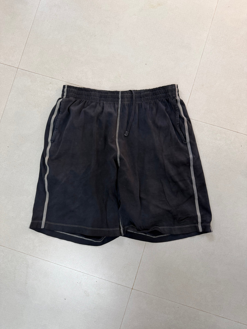 NIKE ATH SWEAT SHORTS - M